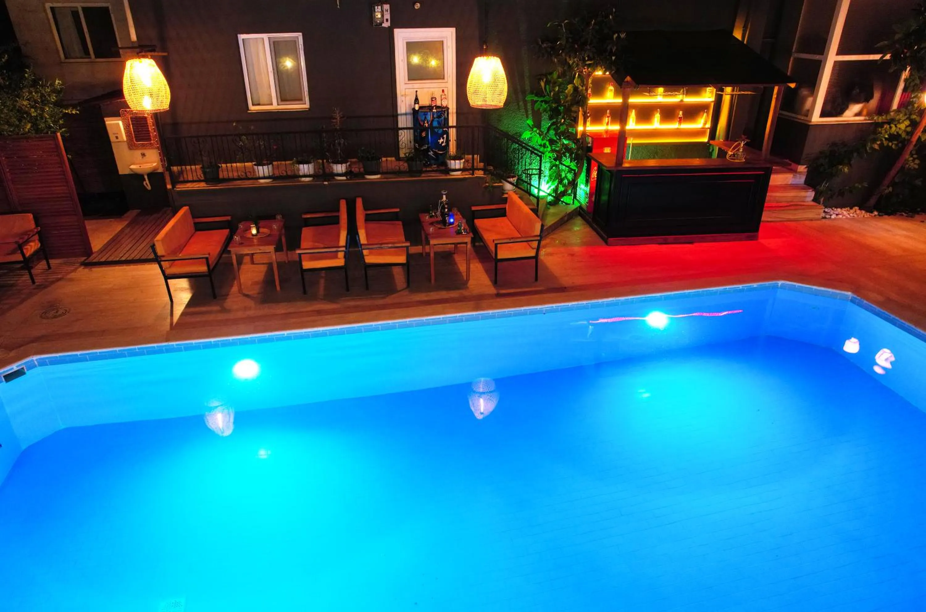 Four Seasons Apart Hotel