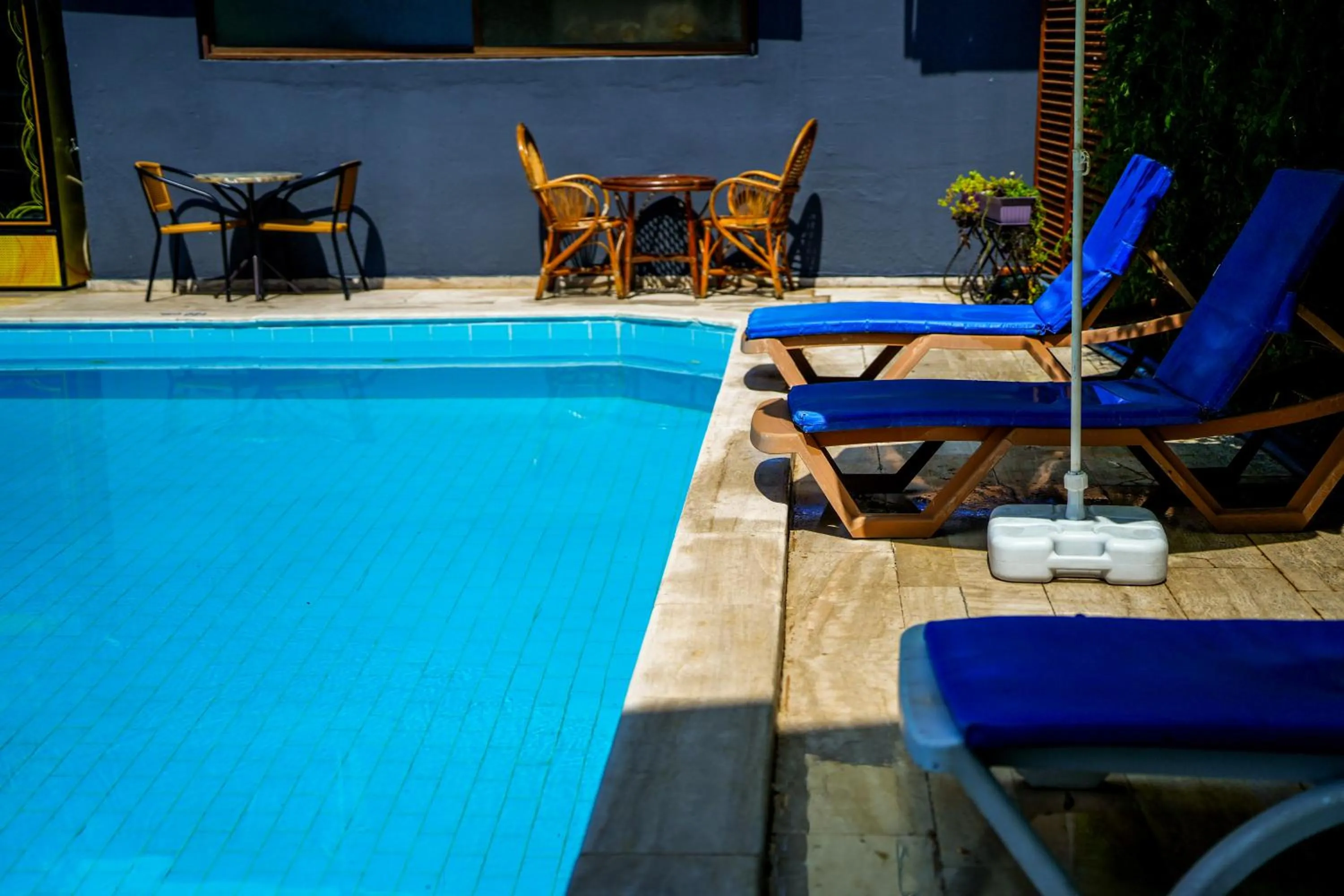 Four Seasons Apart Hotel