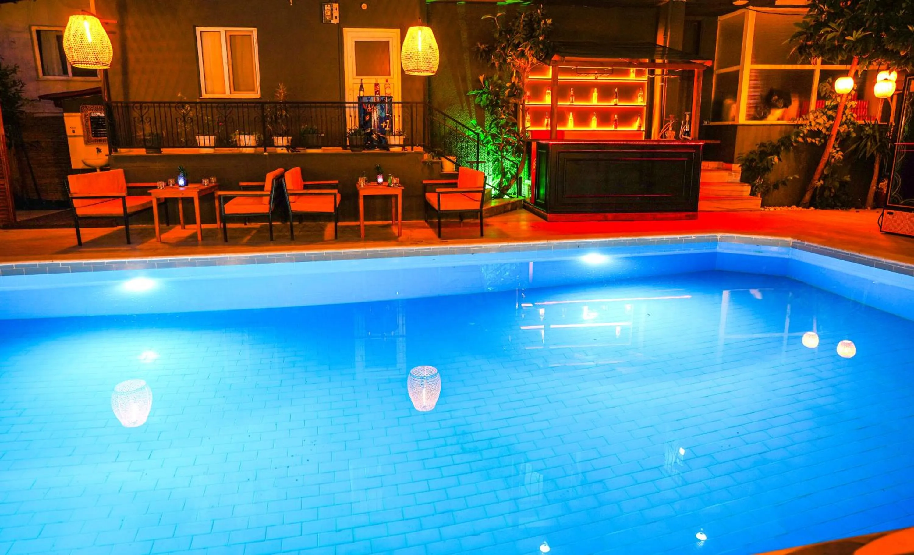 Four Seasons Apart Hotel