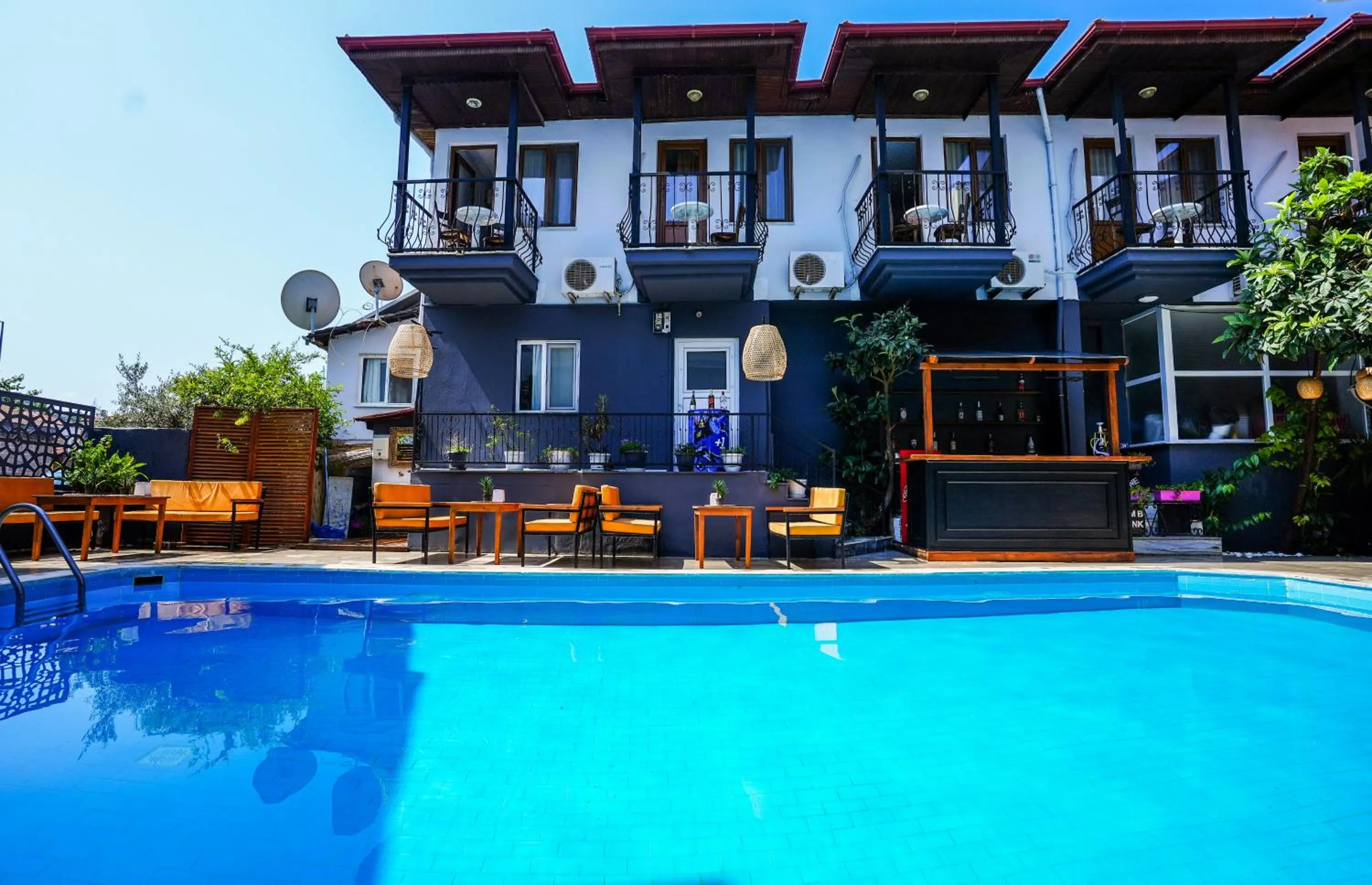 Four Seasons Apart Hotel