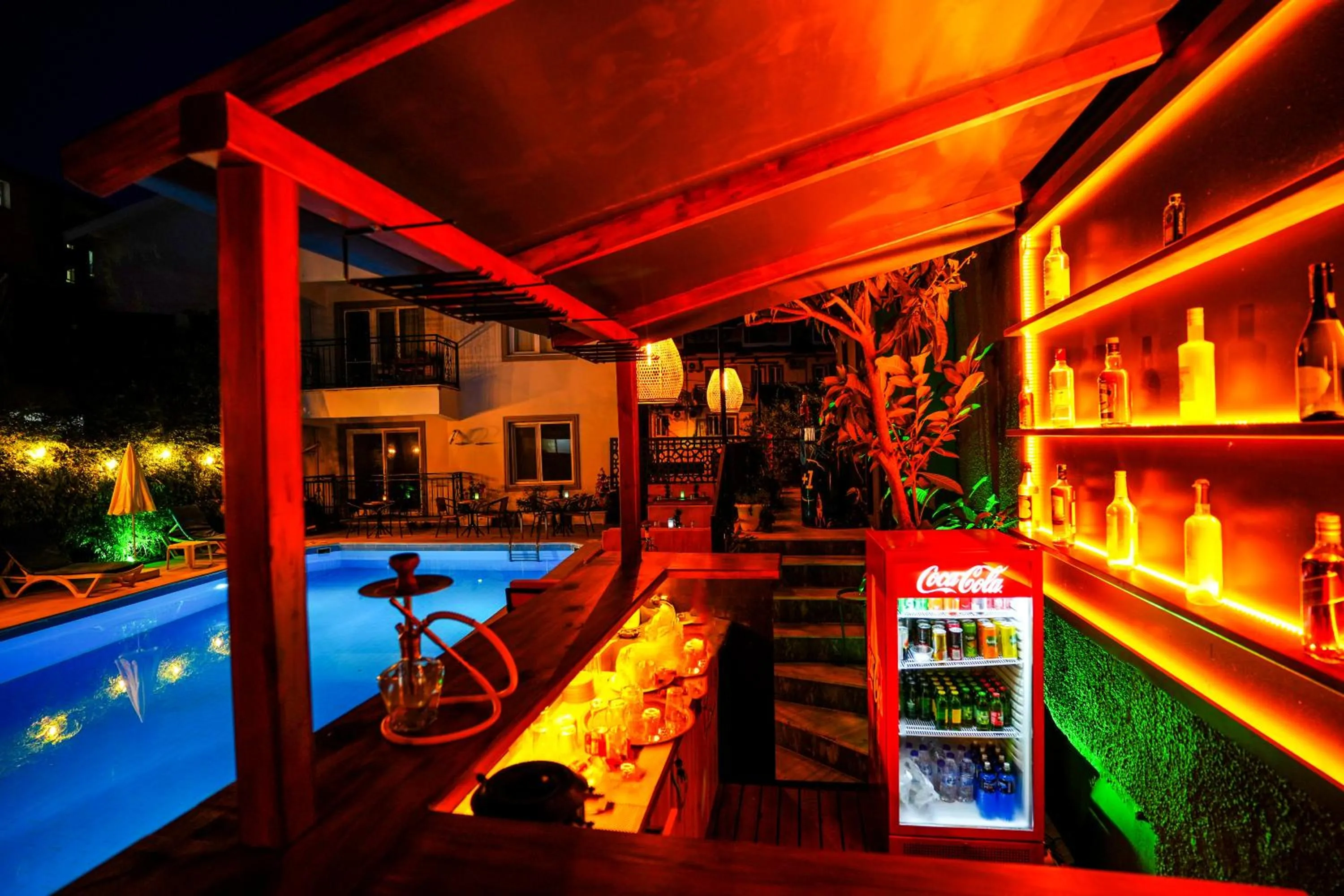 Four Seasons Apart Hotel