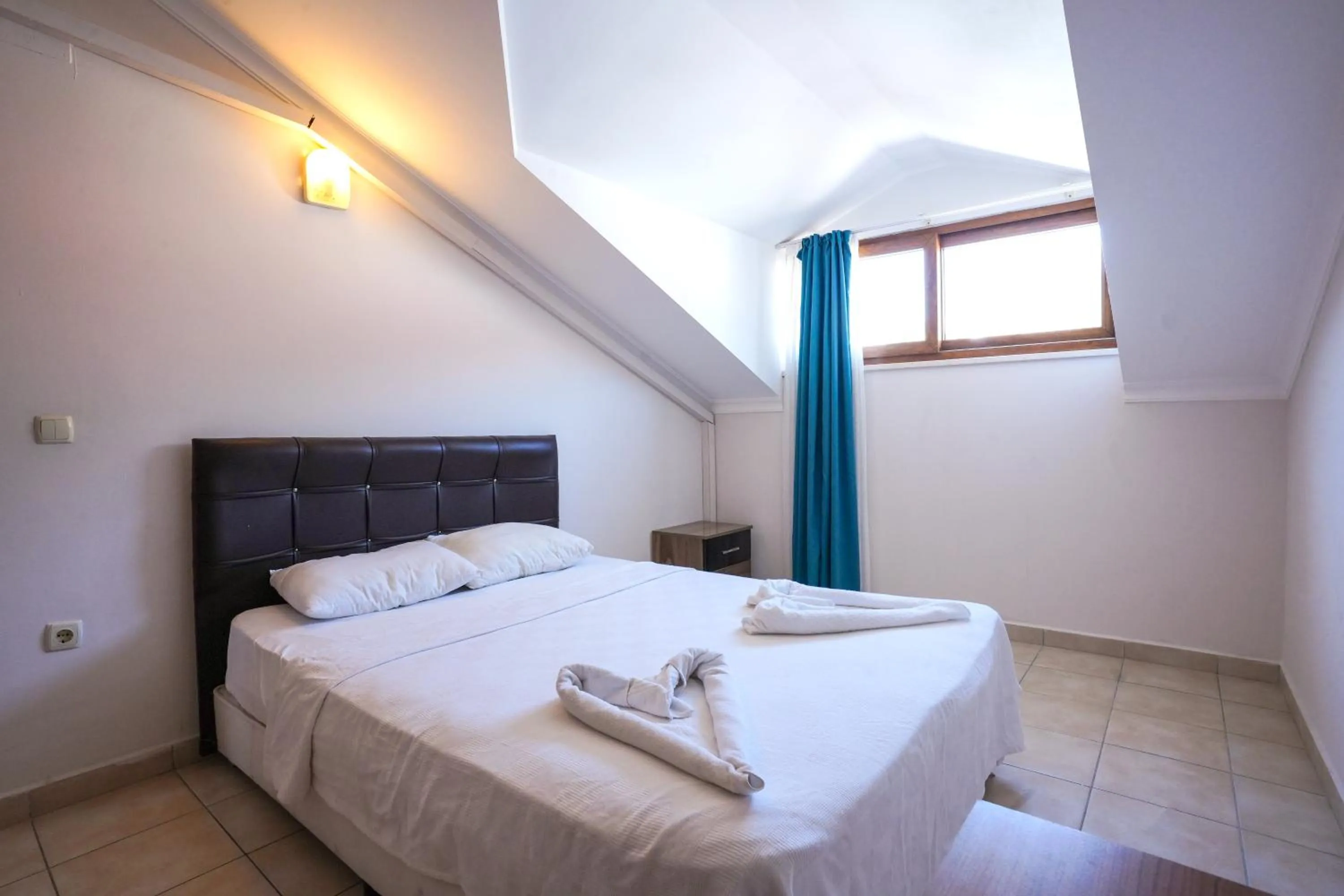 Four Seasons Apart Hotel