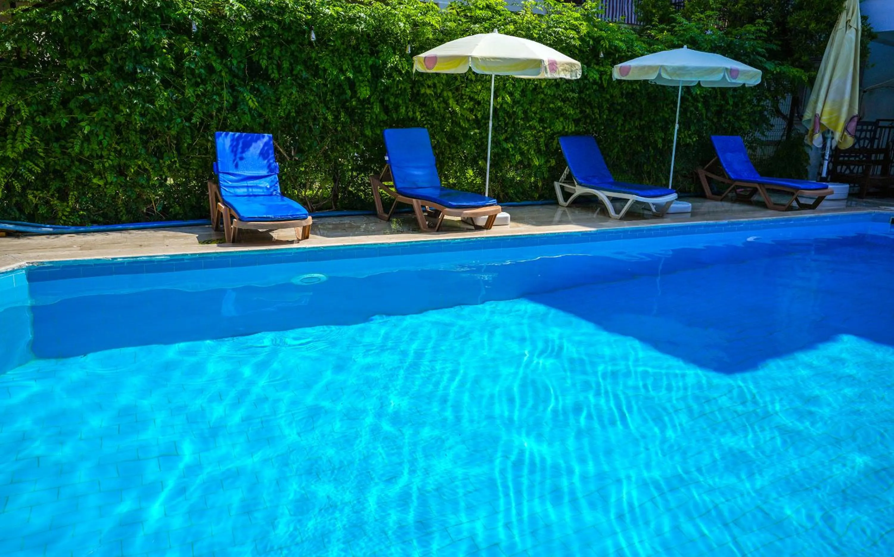 Four Seasons Apart Hotel