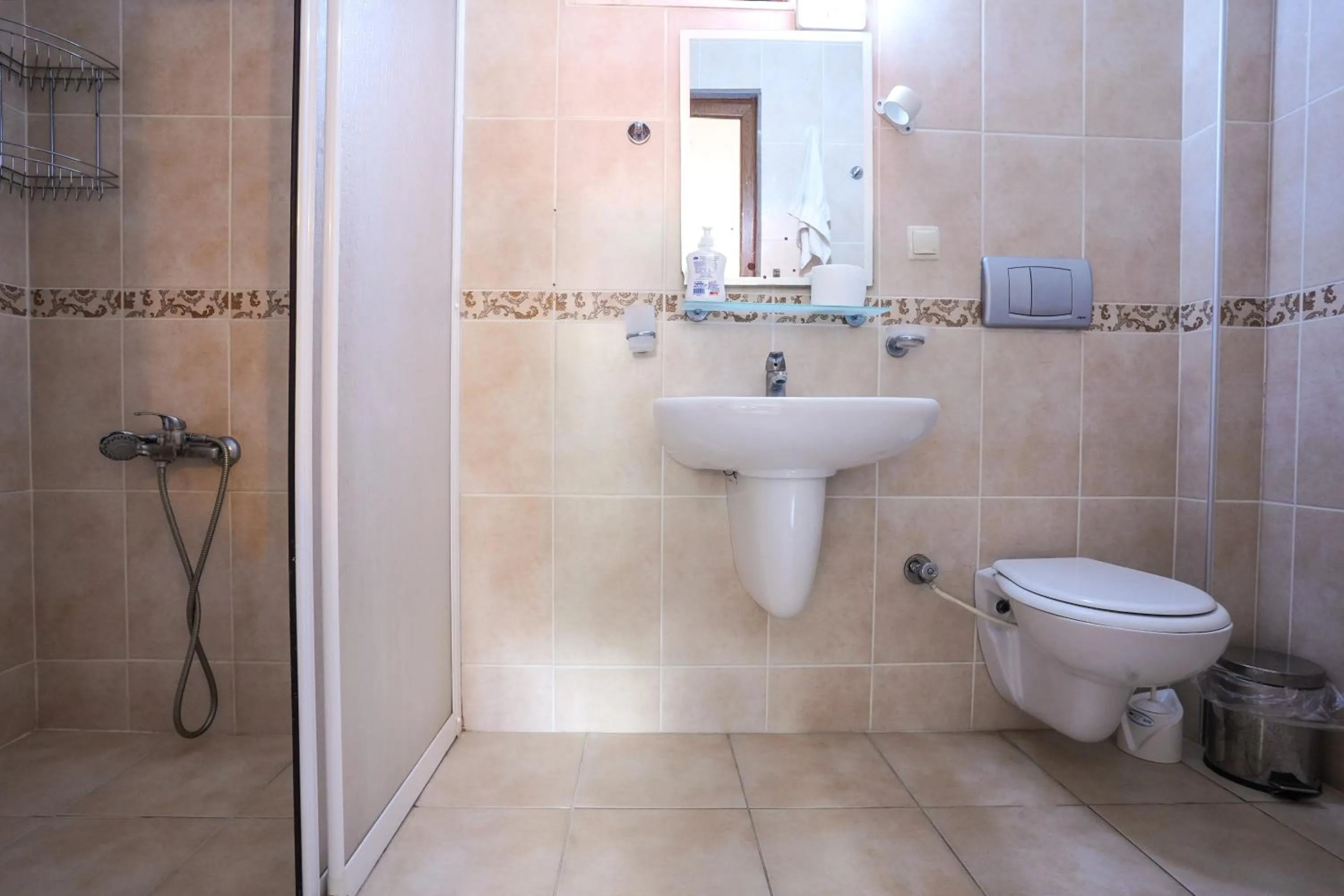 Four Seasons Apart Hotel