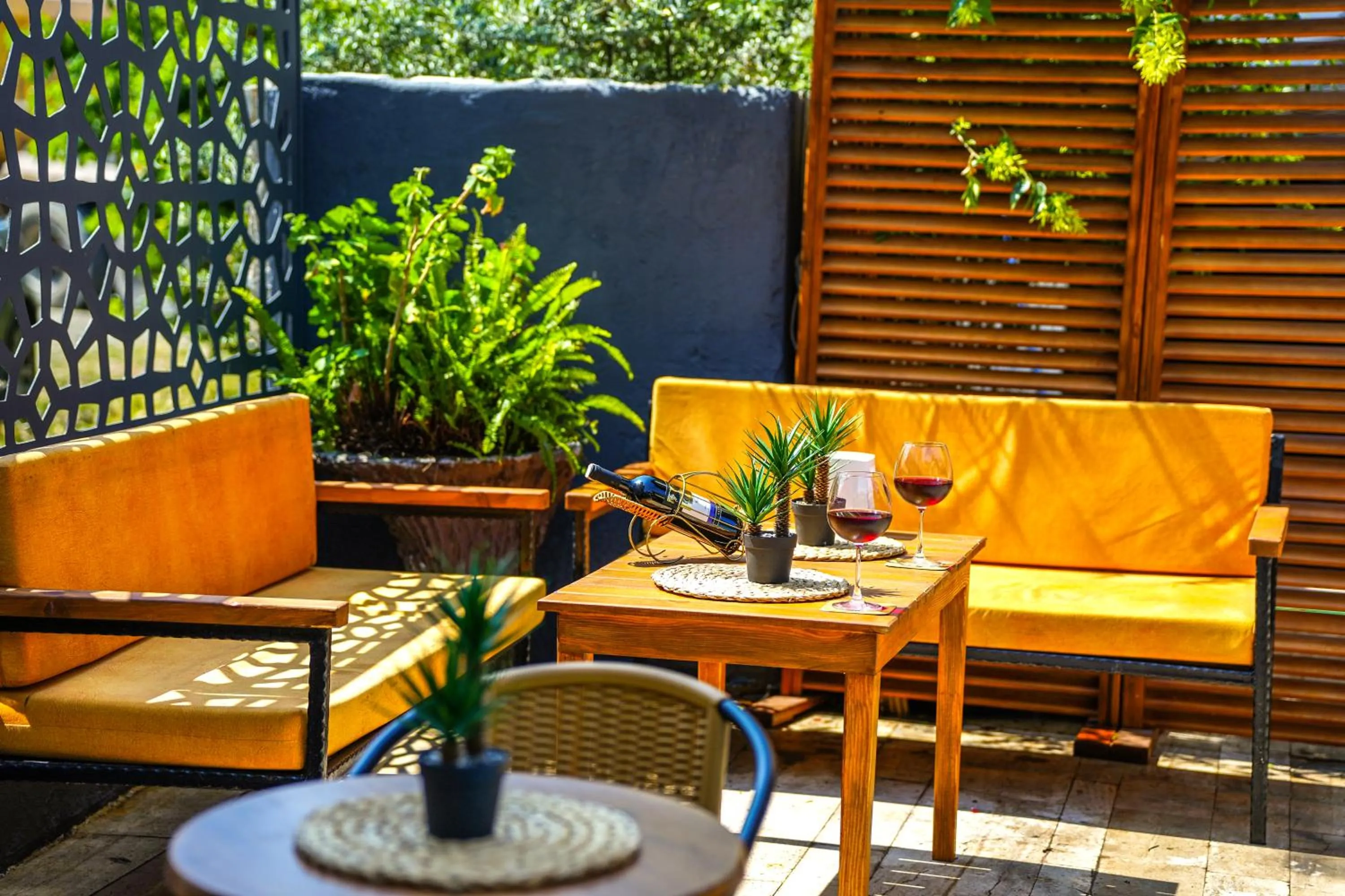 Four Seasons Apart Hotel