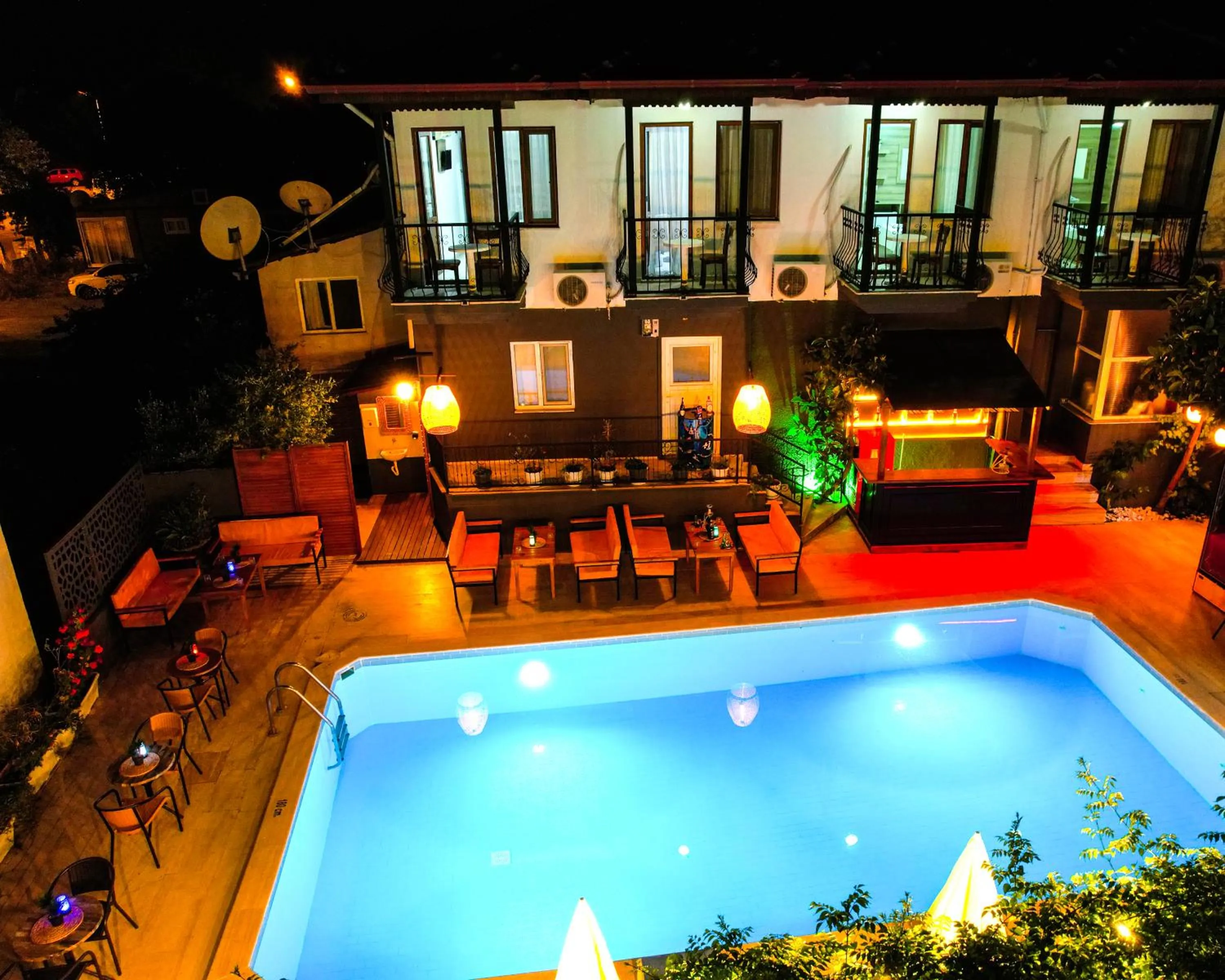 Four Seasons Apart Hotel