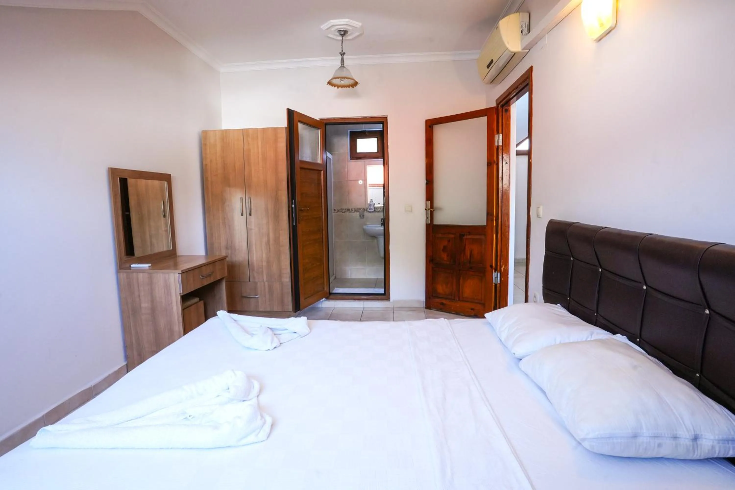 Four Seasons Apart Hotel