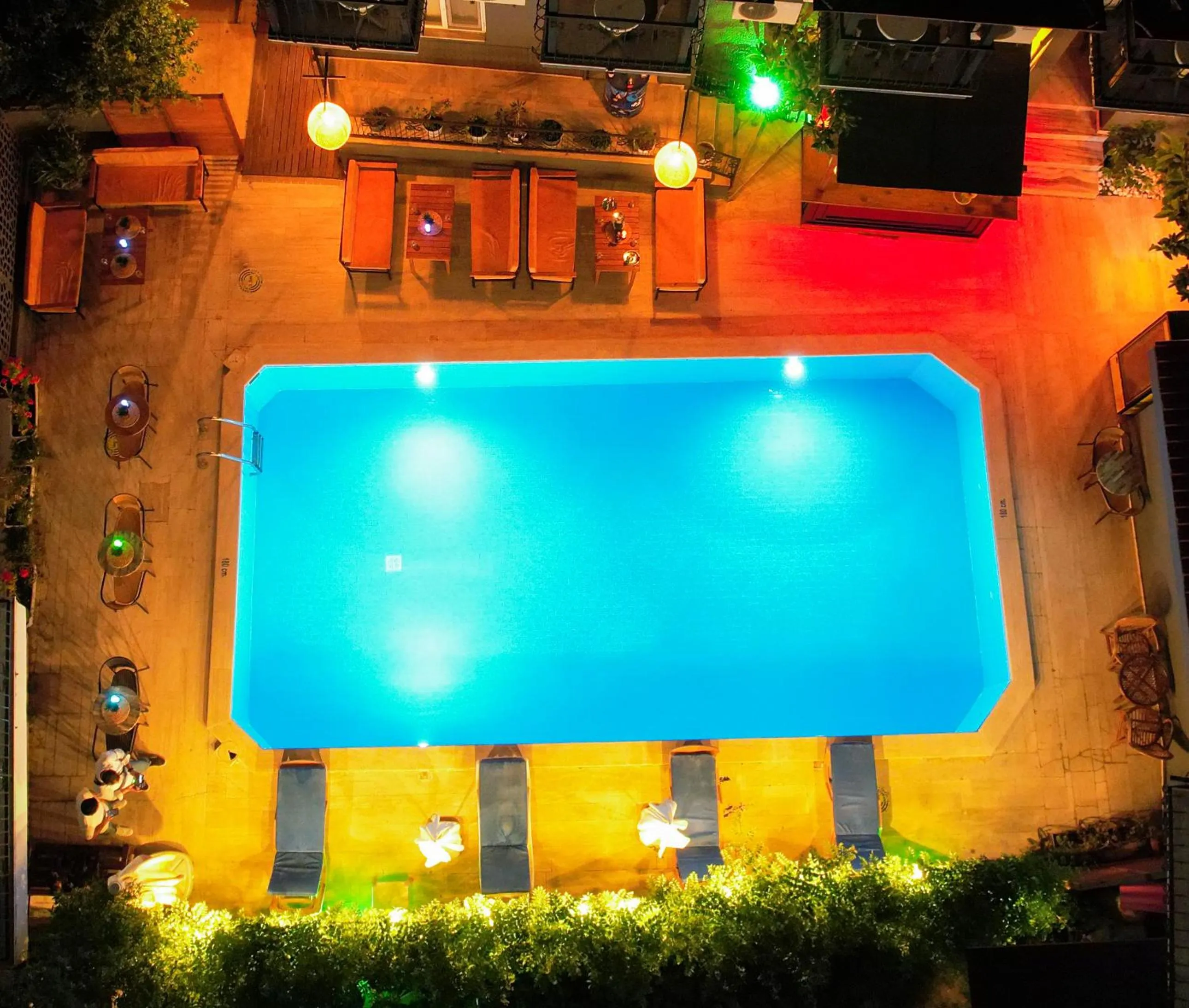 Four Seasons Apart Hotel