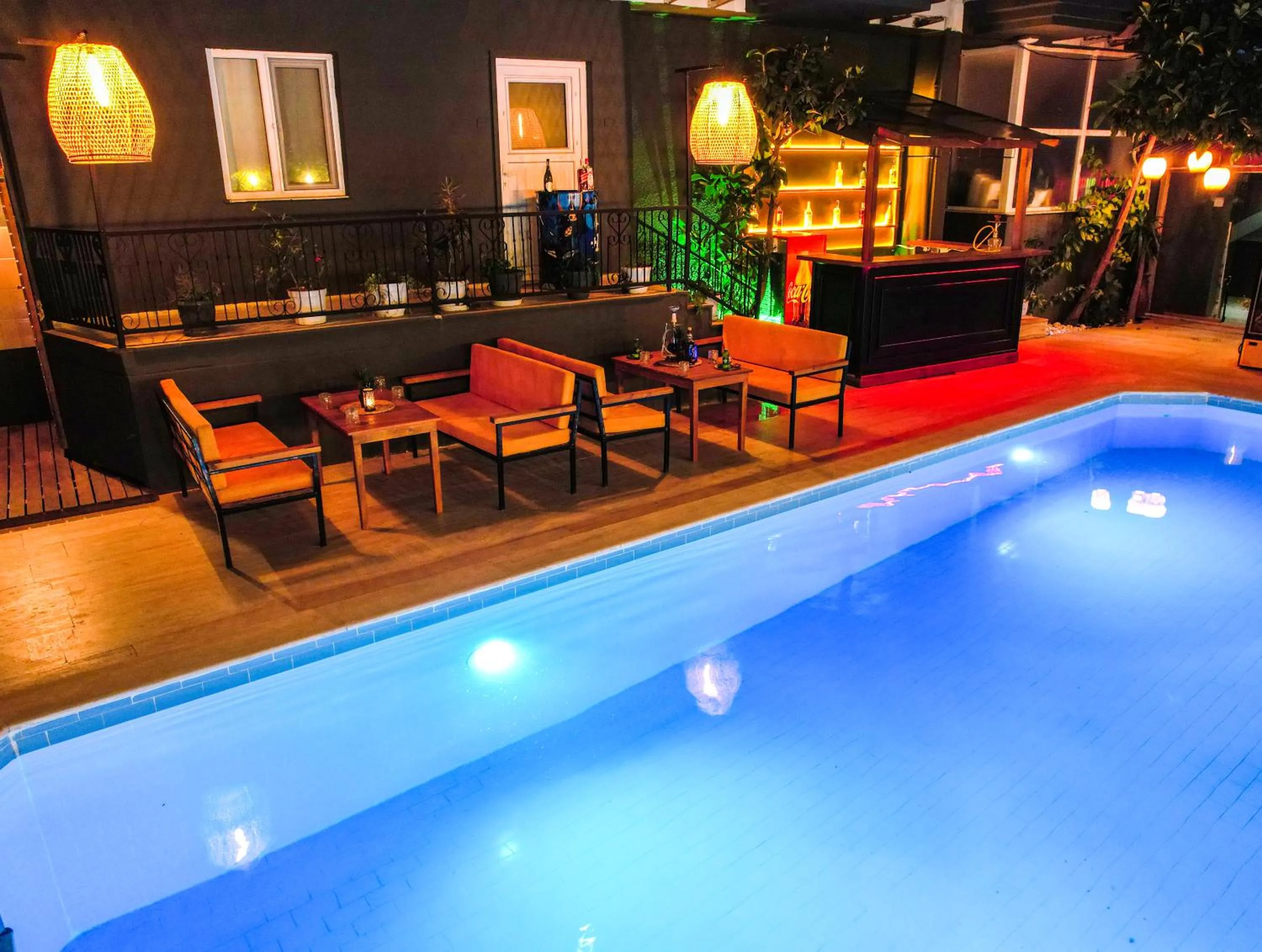 Four Seasons Apart Hotel