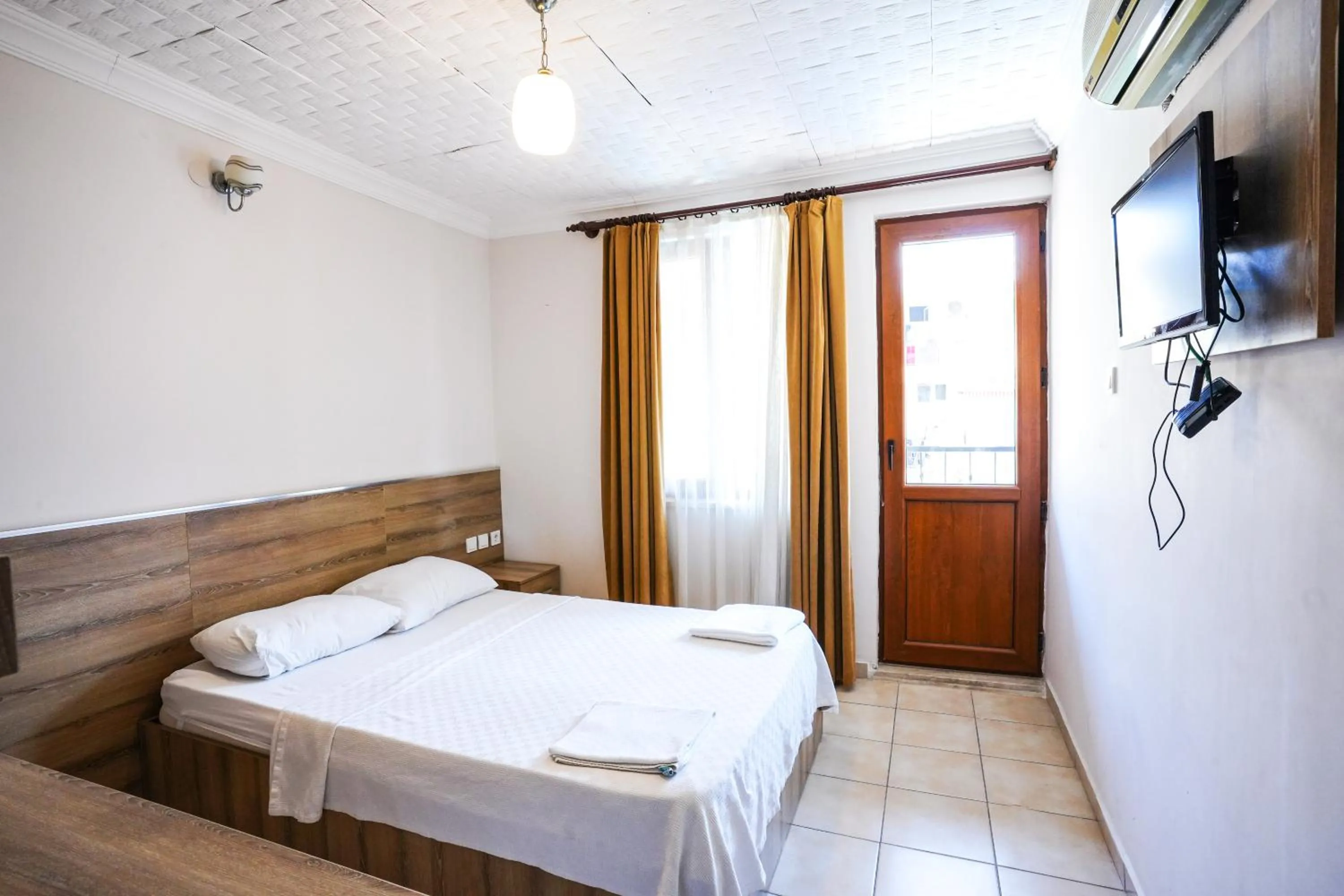 Four Seasons Apart Hotel