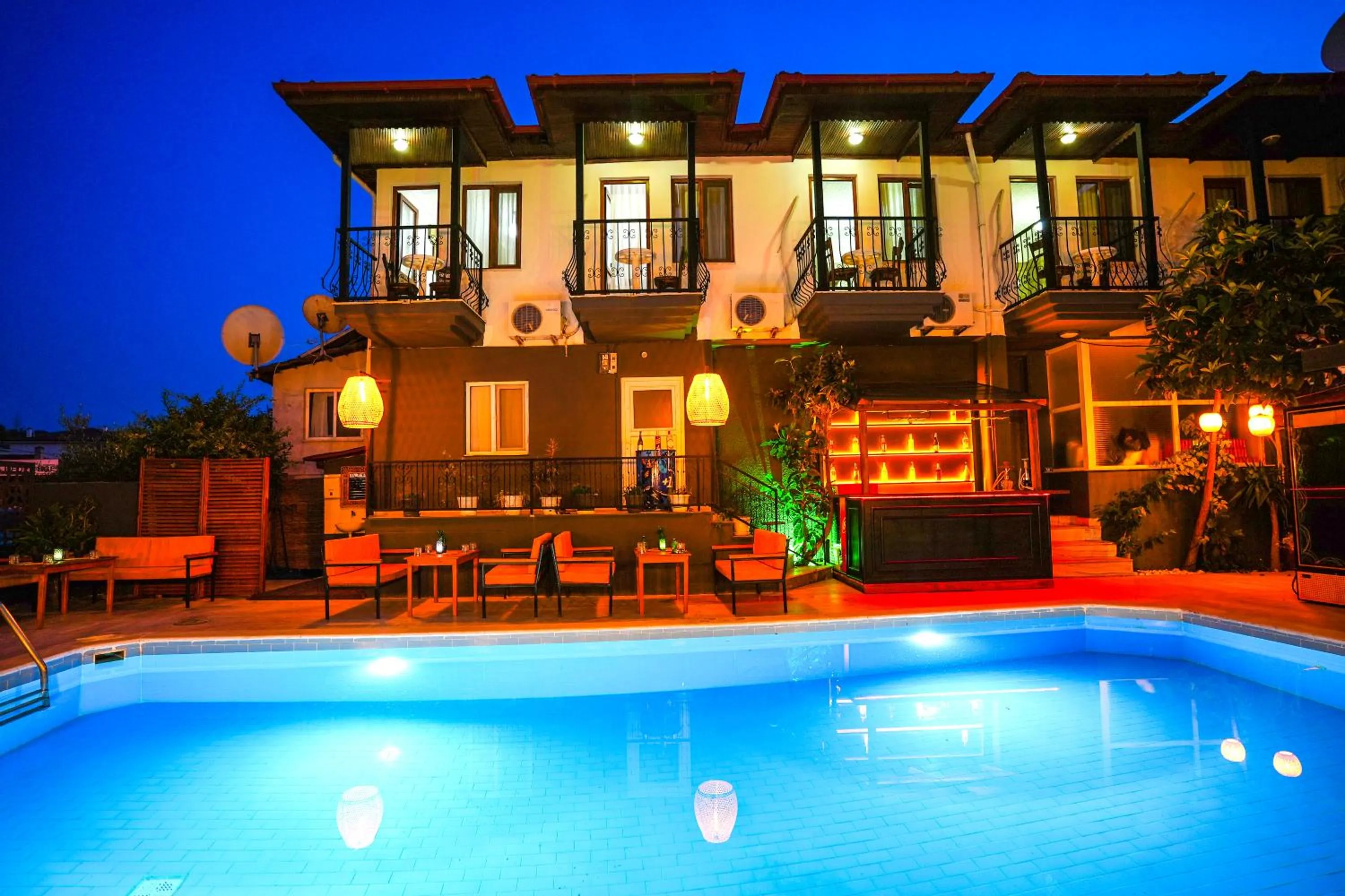 Four Seasons Apart Hotel