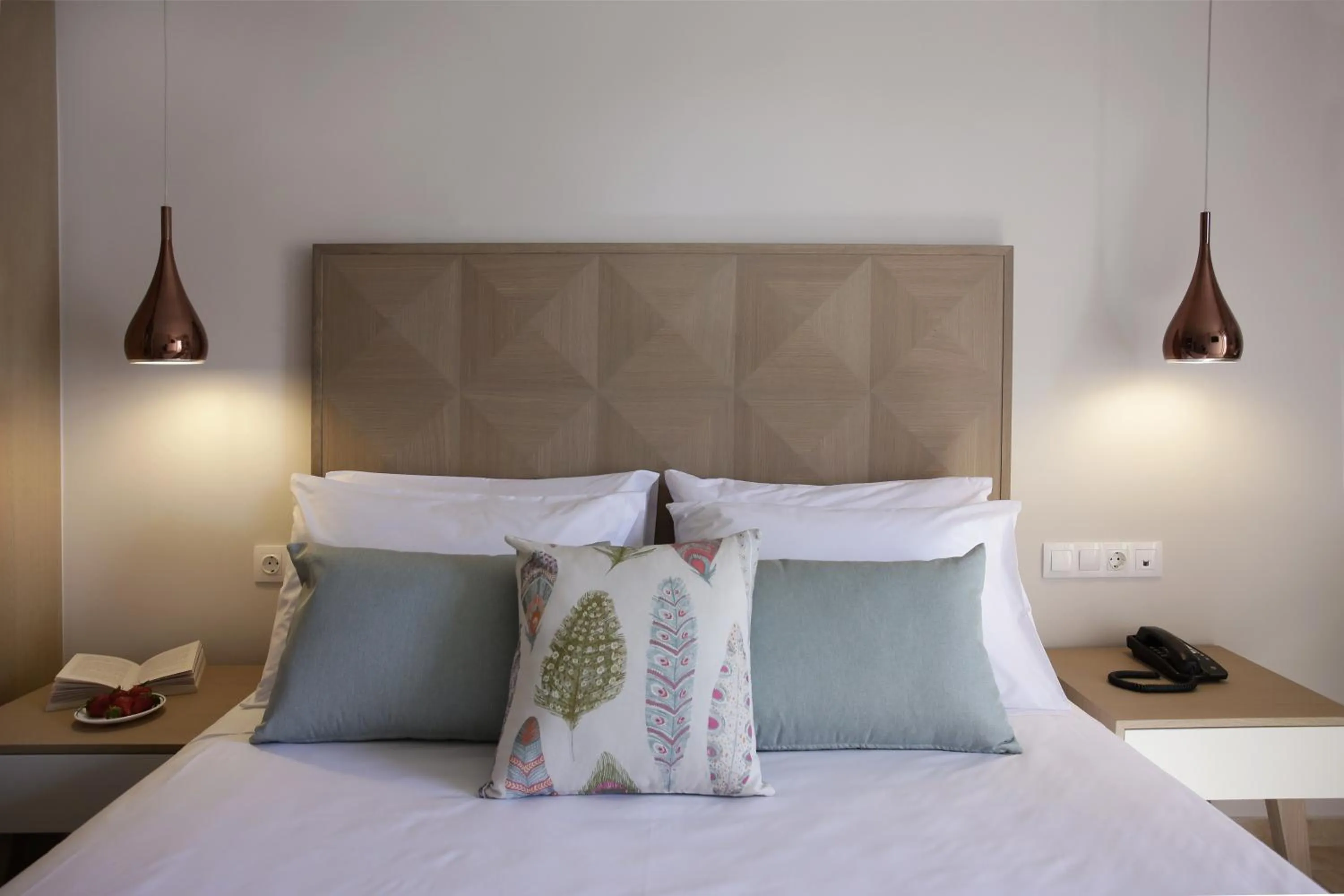 Photo of the whole room, Bed in Paradise Hotel Corfu