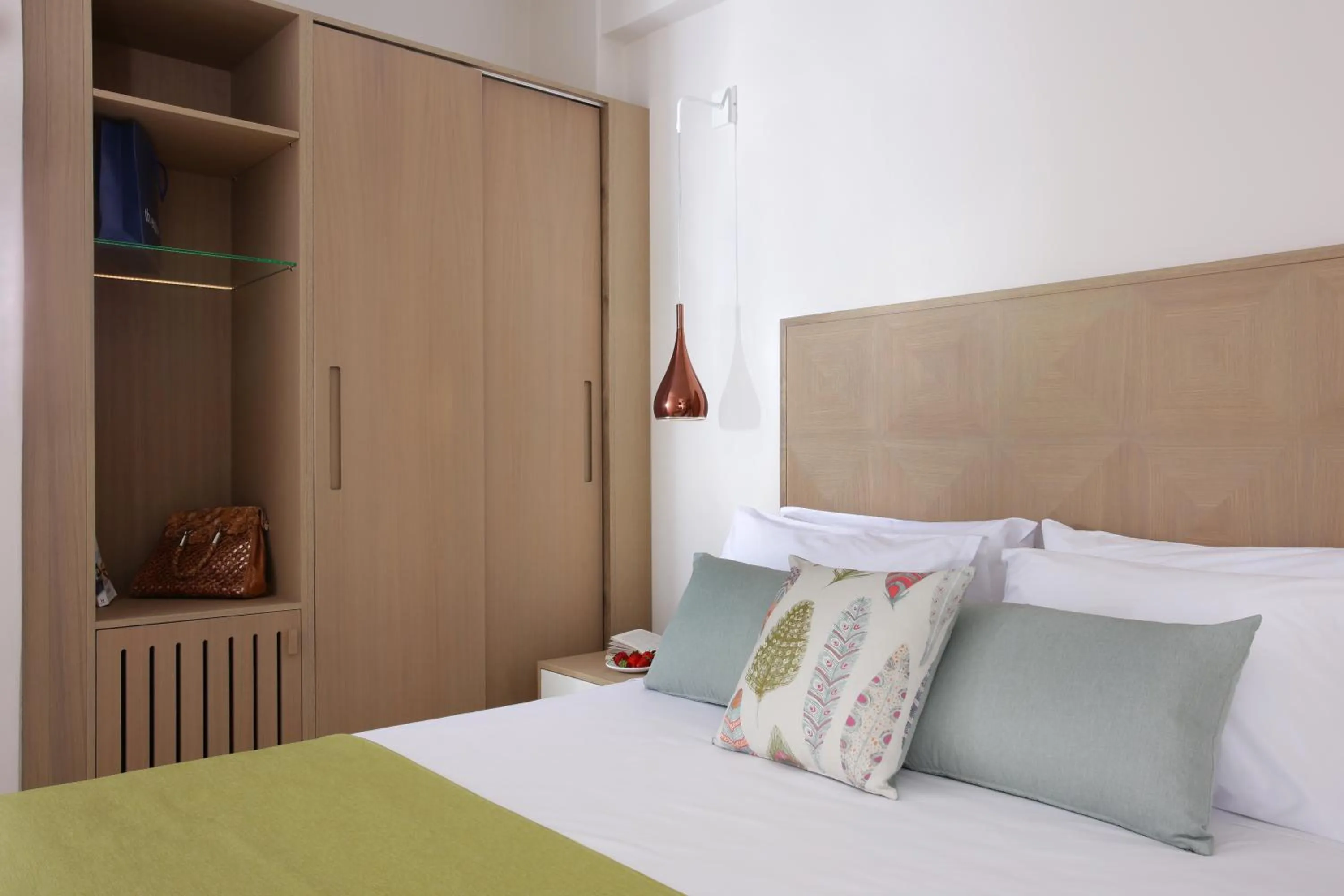 Photo of the whole room, Bed in Paradise Hotel Corfu