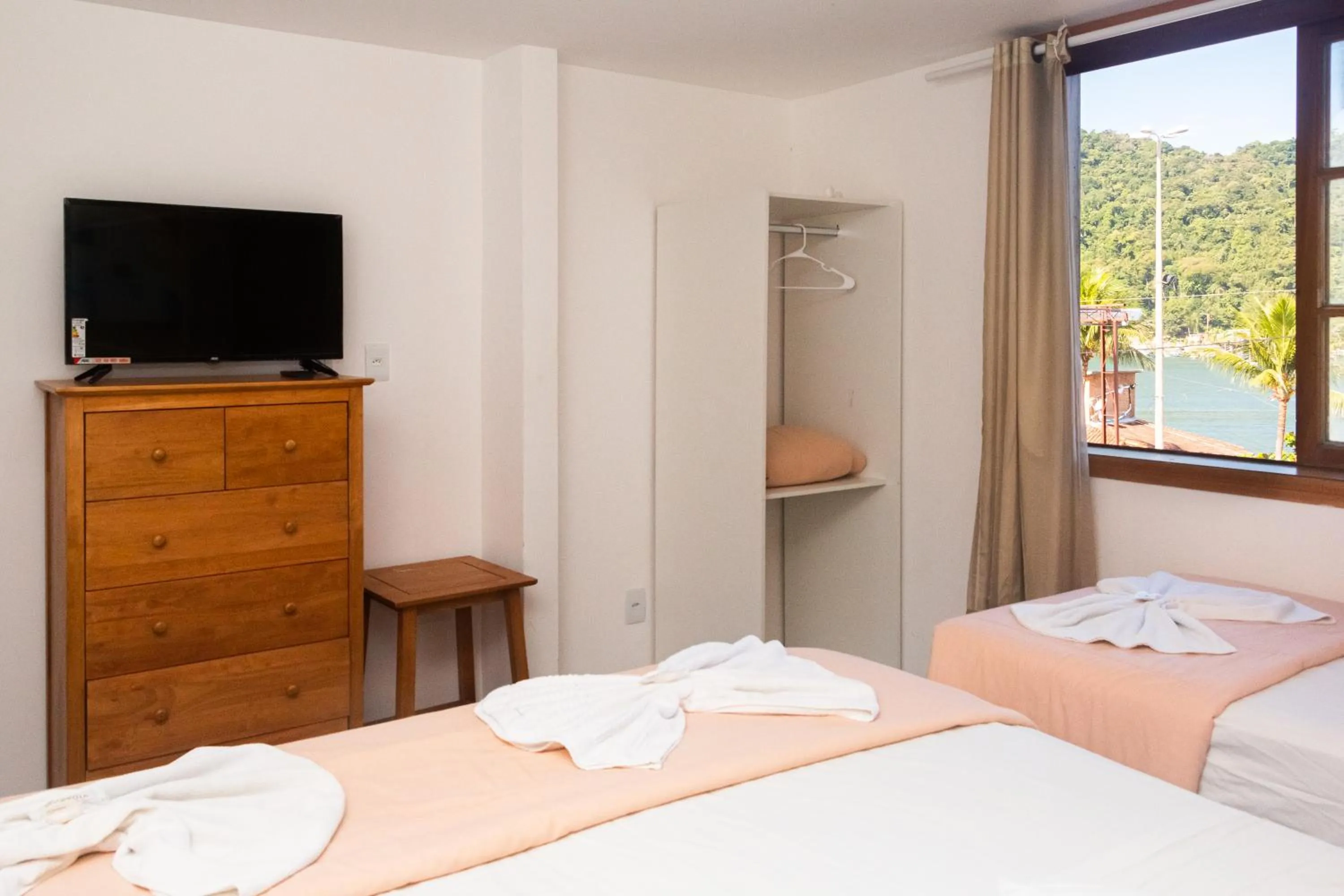 Bed in Itacuruçá Inn