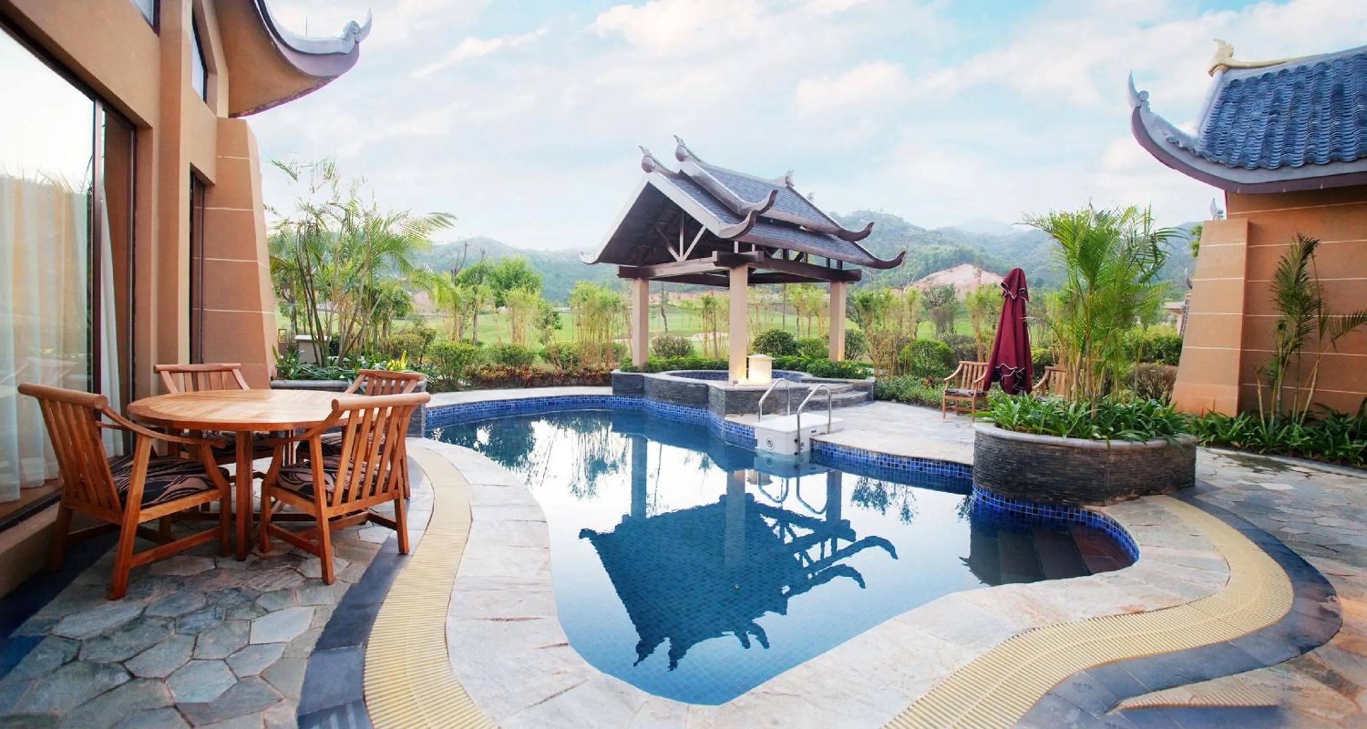Garden, Swimming Pool in InterContinental Huizhou