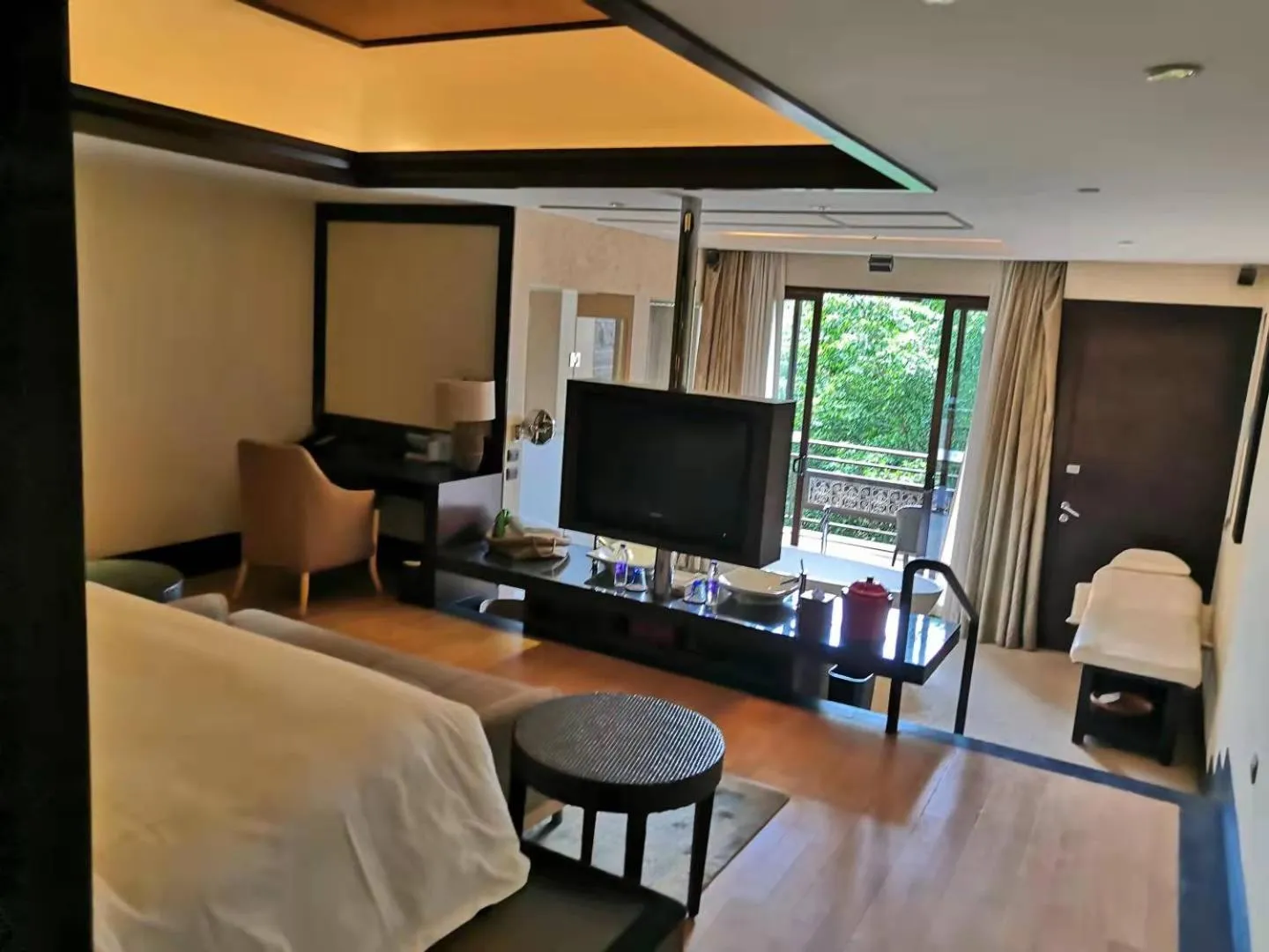 Photo of the whole room, TV/Entertainment Center in InterContinental Huizhou