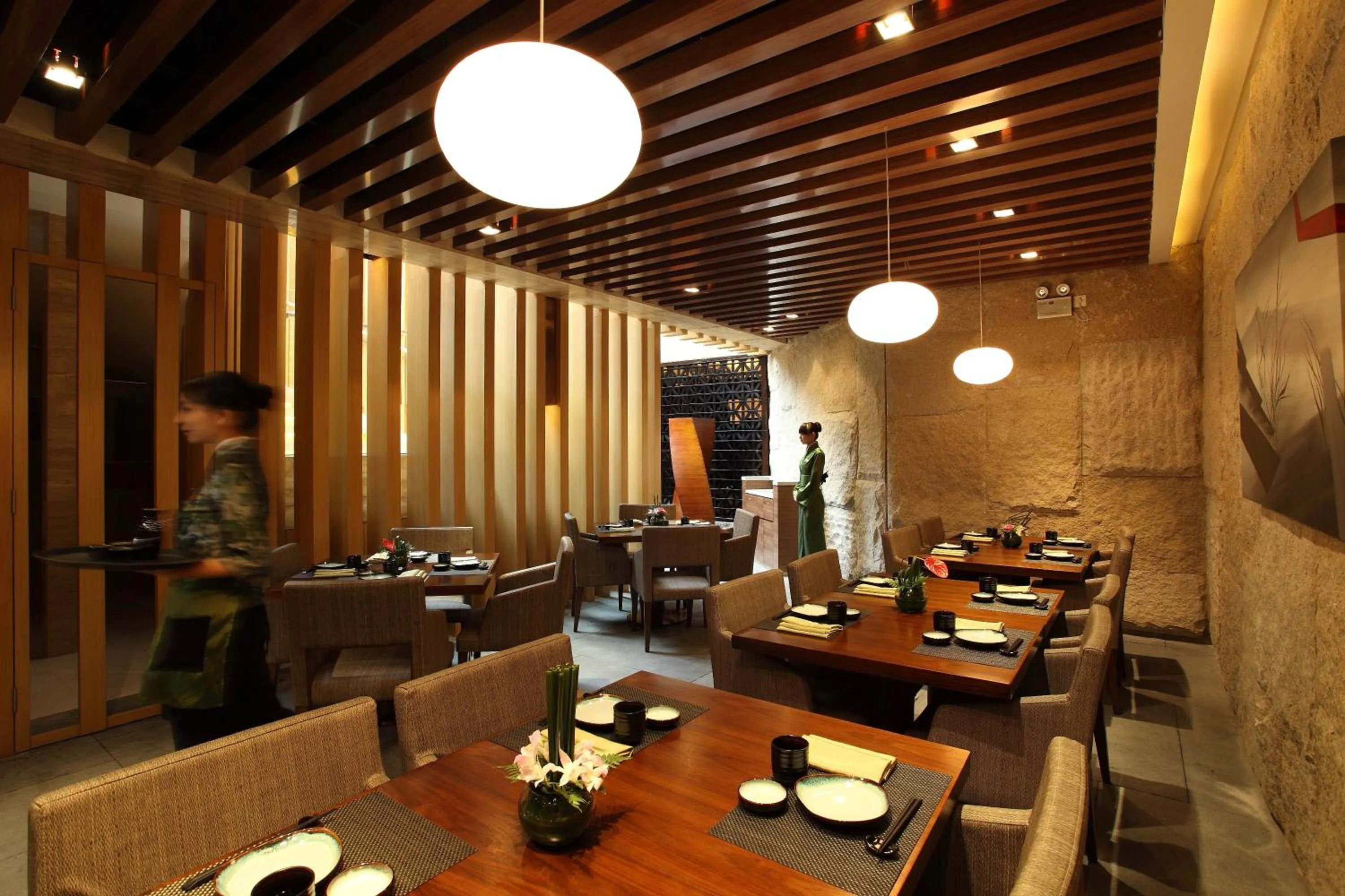 Restaurant/places to eat in Crowne Plaza Zhongshan Wing On City by IHG