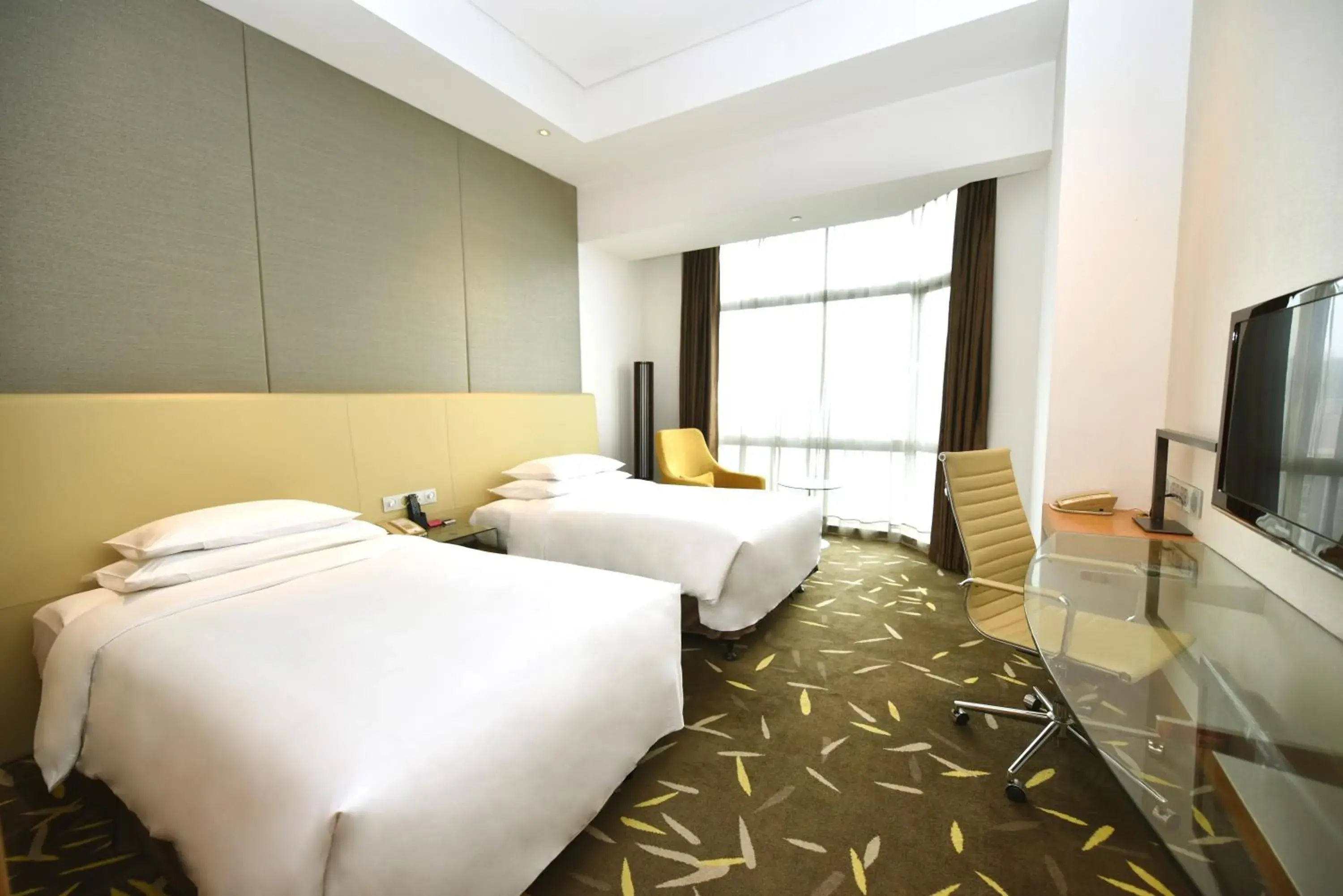 Standard Twin Room with Lounge Access in Crowne Plaza Zhongshan Wing On City by IHG Standard Twin Room with Lounge Access in Crowne Plaza Zhongshan Wing On City by IHG