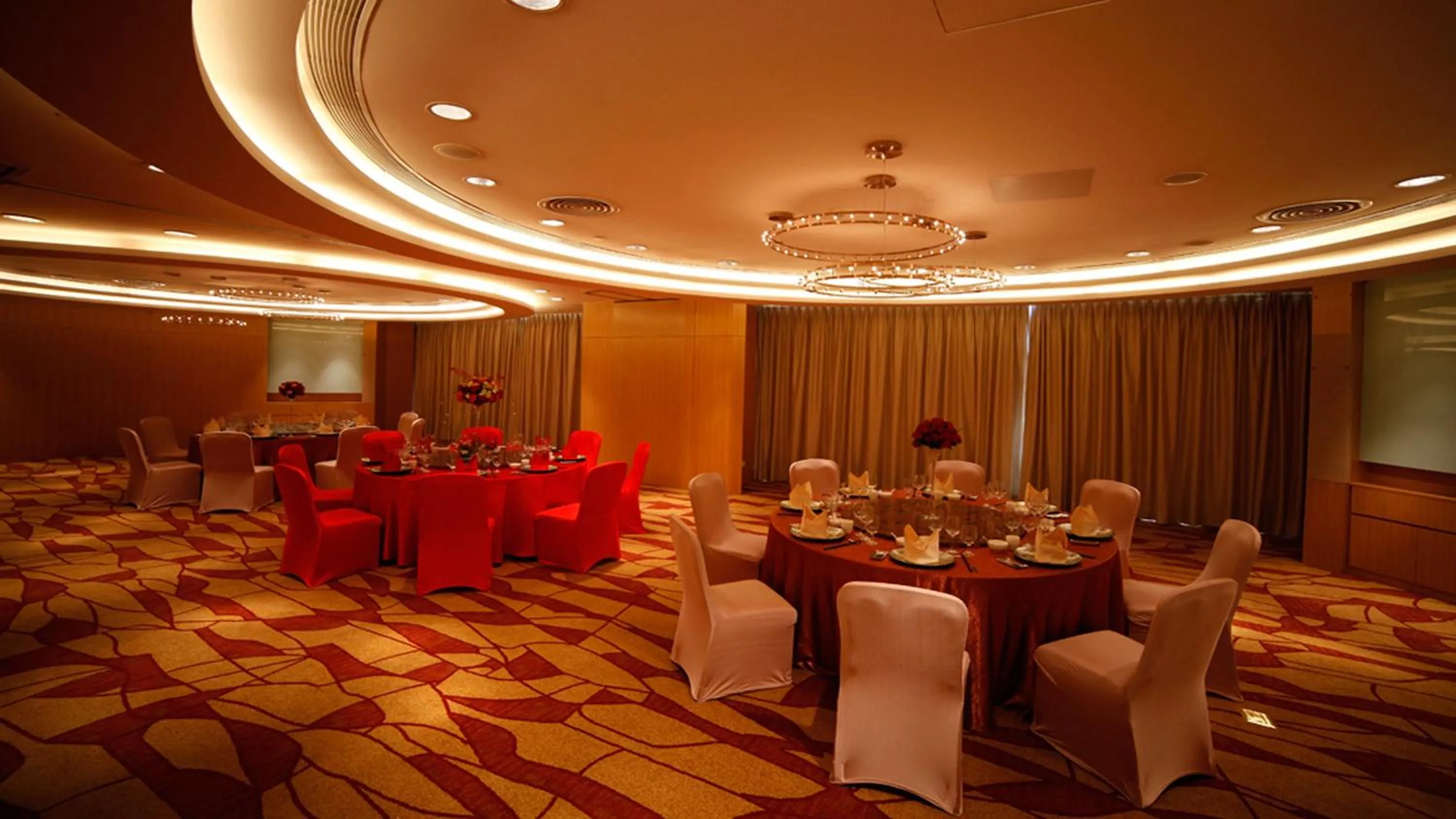 Meeting/conference room in Crowne Plaza Zhongshan Wing On City by IHG