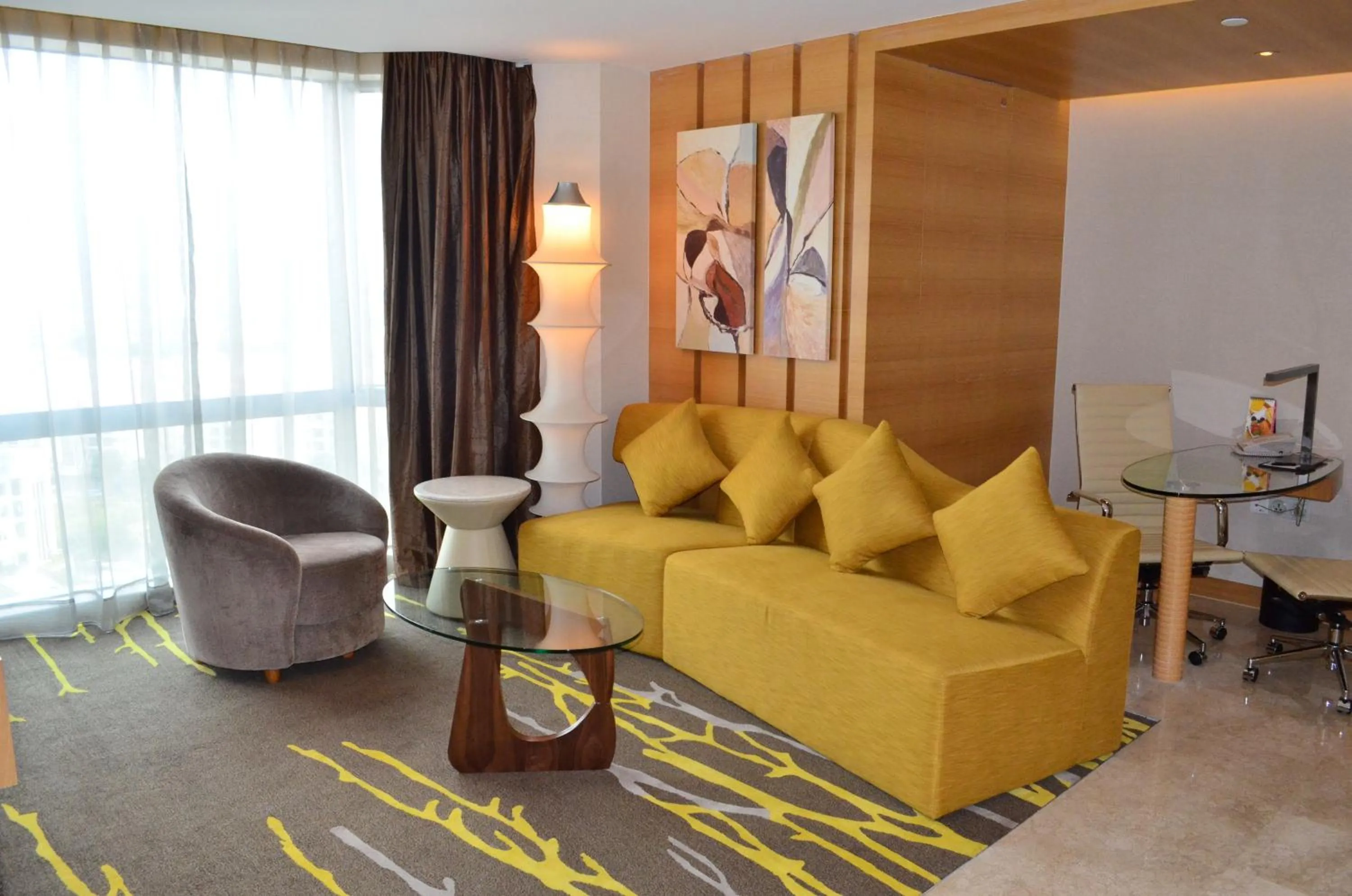 Photo of the whole room in Crowne Plaza Zhongshan Wing On City by IHG