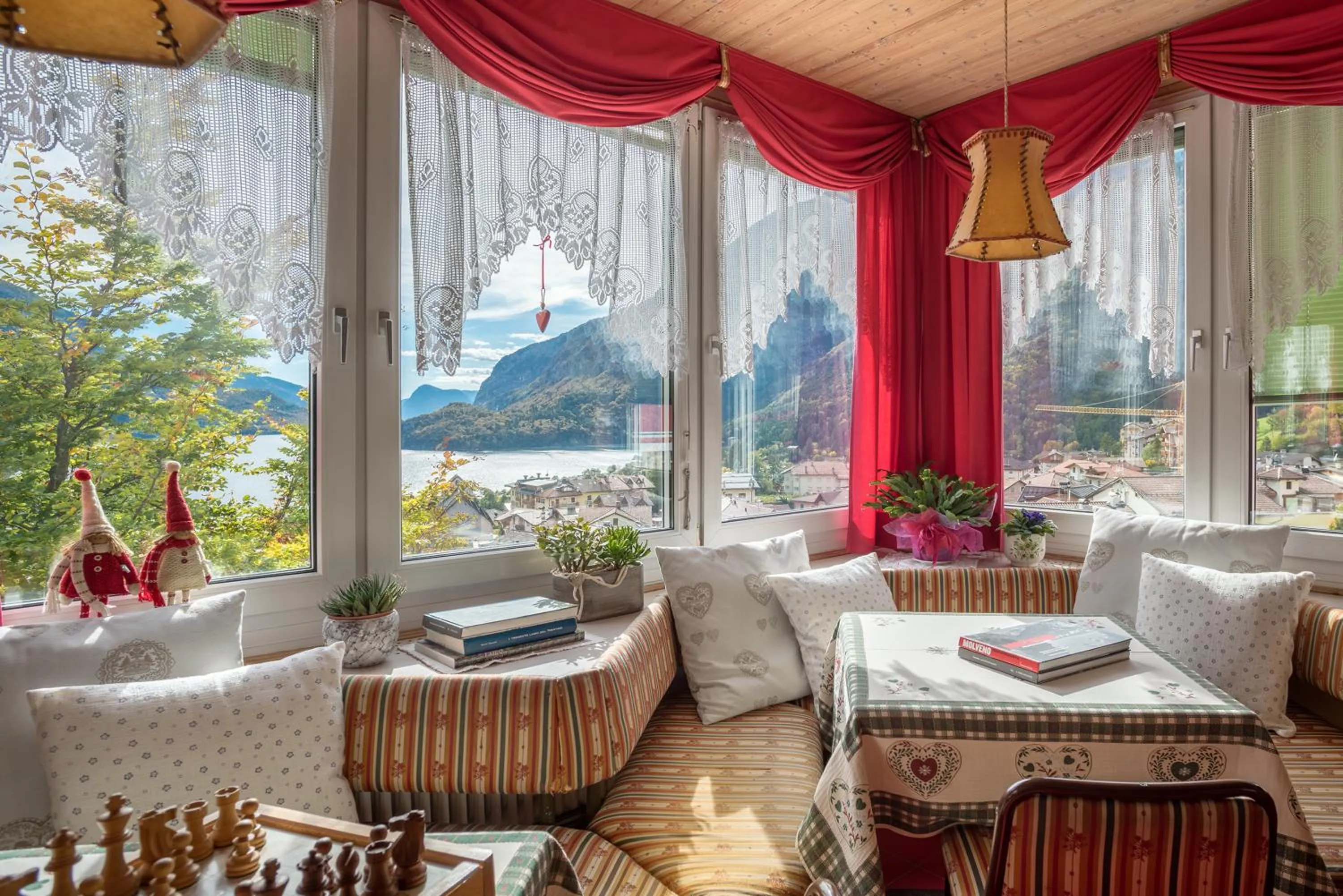 Garden view in Hotel Londra Slow Living Molveno