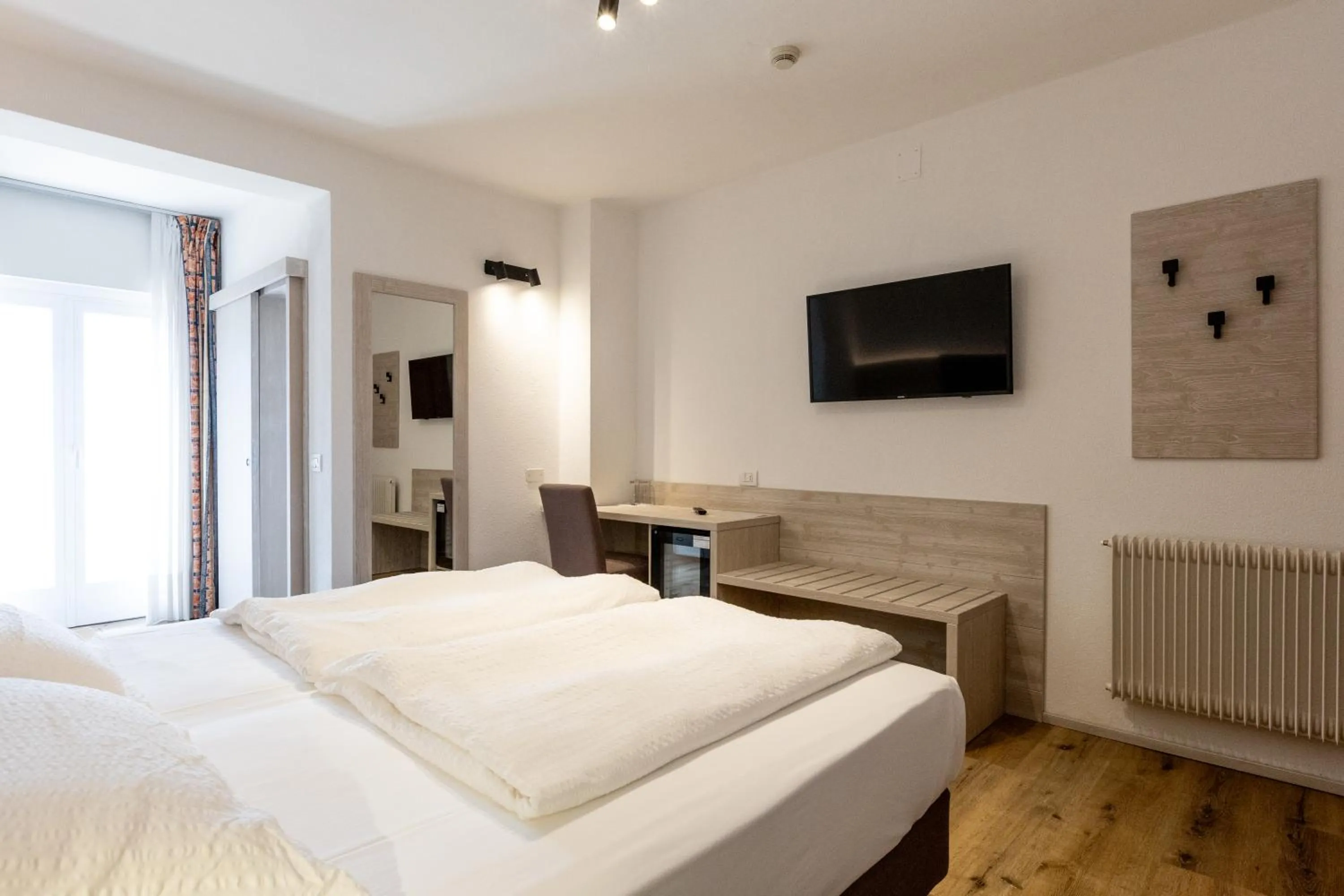 Bed in Hotel Londra Slow Living Molveno