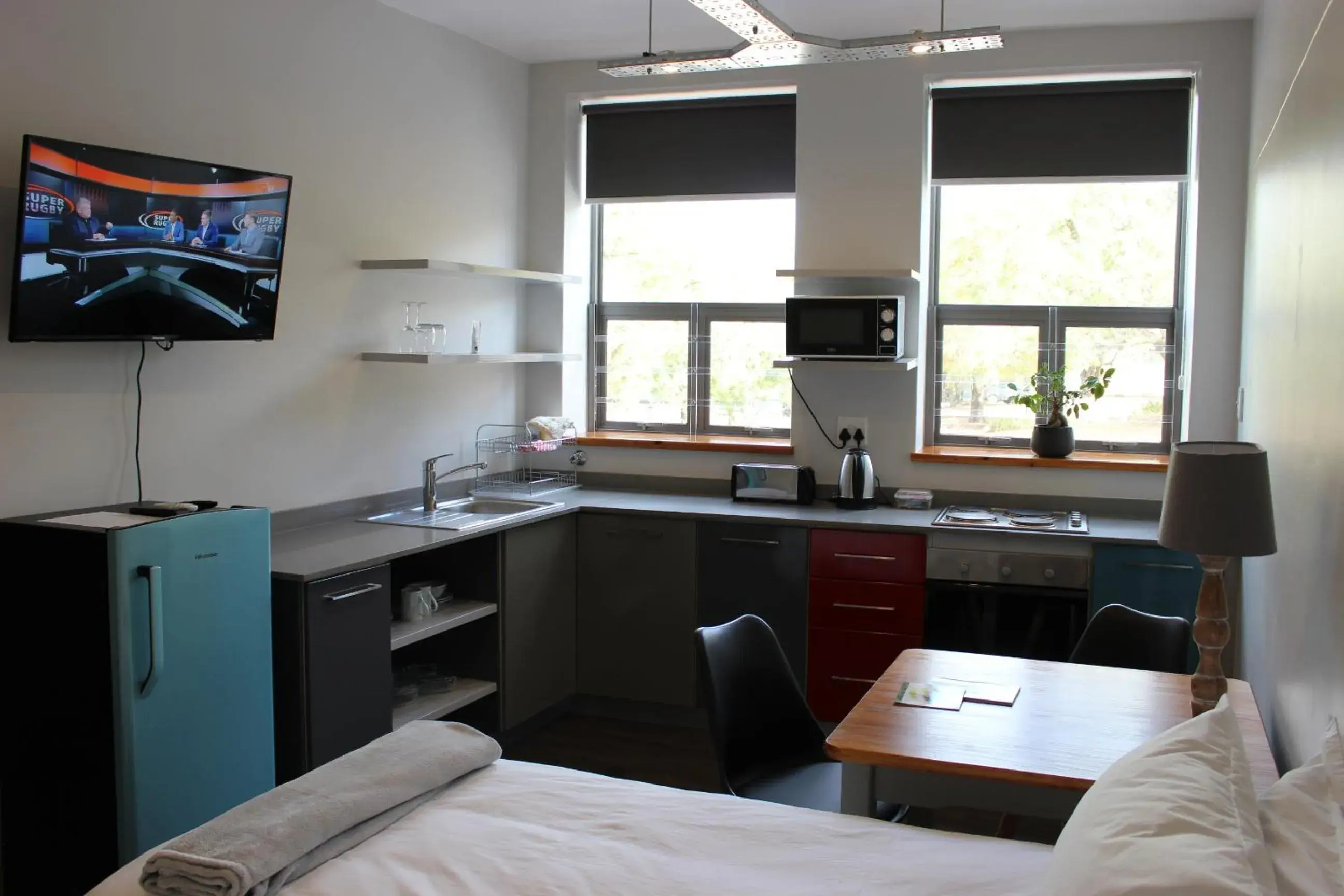 Studio Apartment - single occupancy in Zeederberg Corner Studio Apartment - single occupancy in Zeederberg Corner