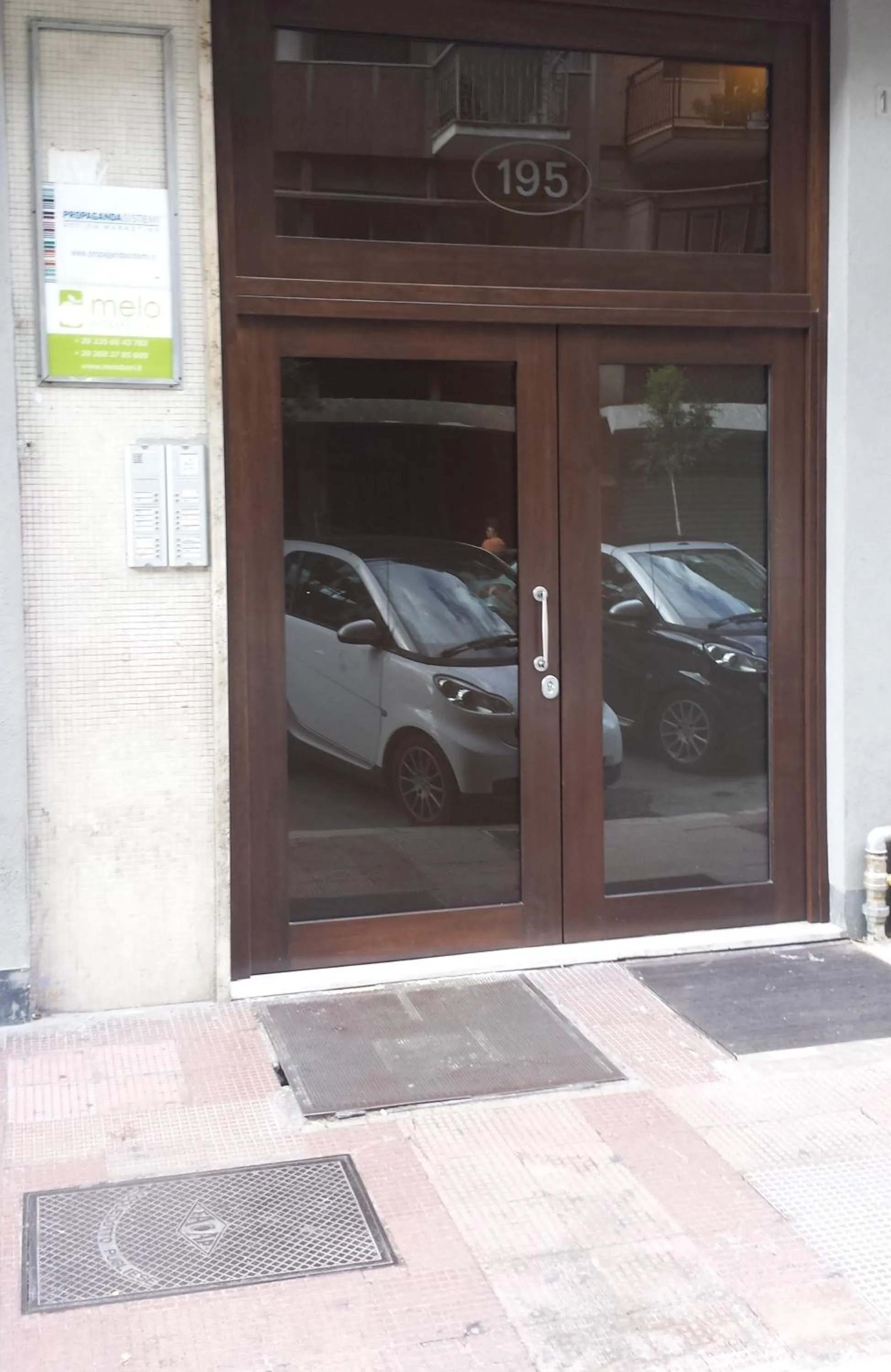 Facade/entrance in Melo Accommodations