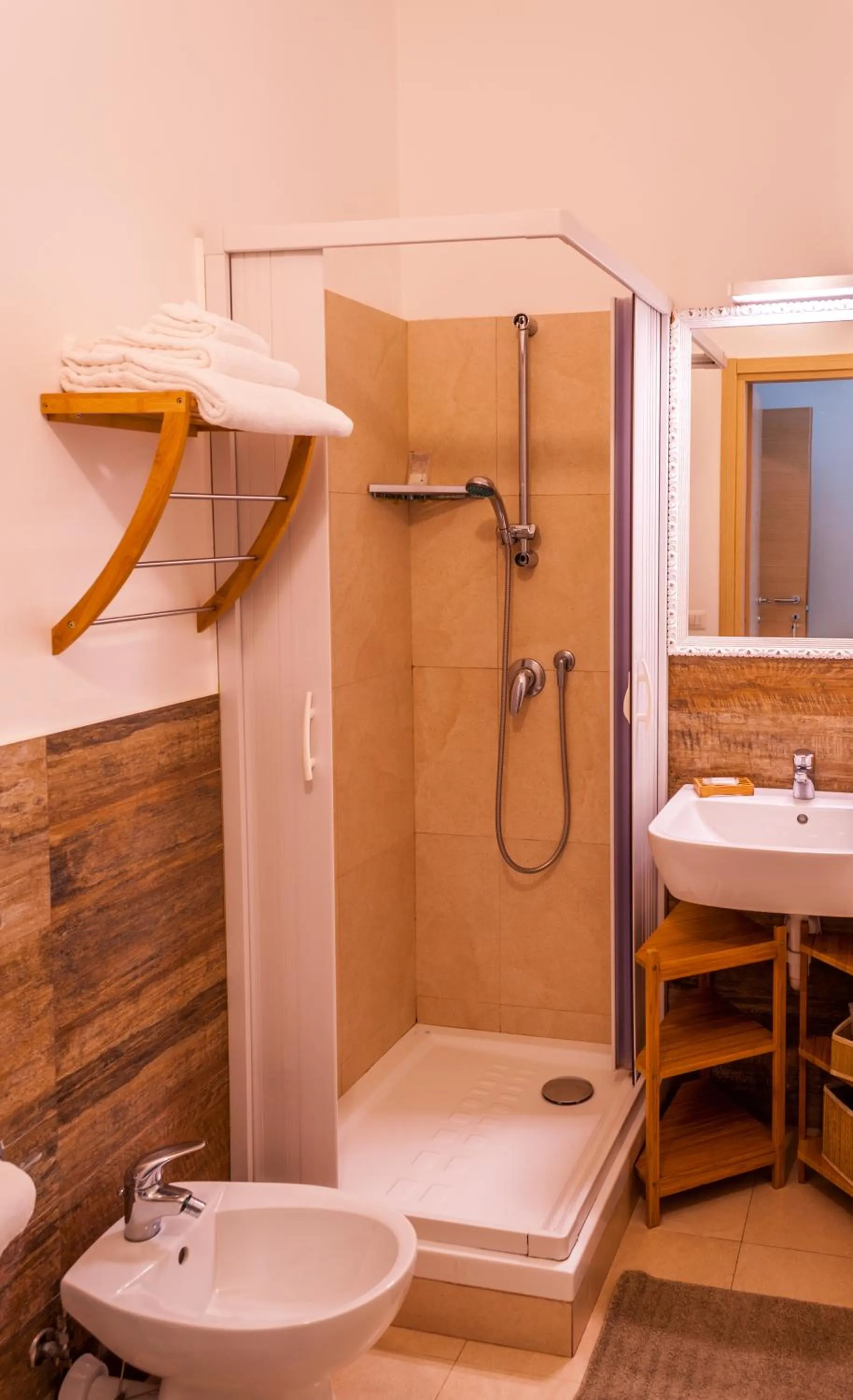 Shower in Melo Accommodations