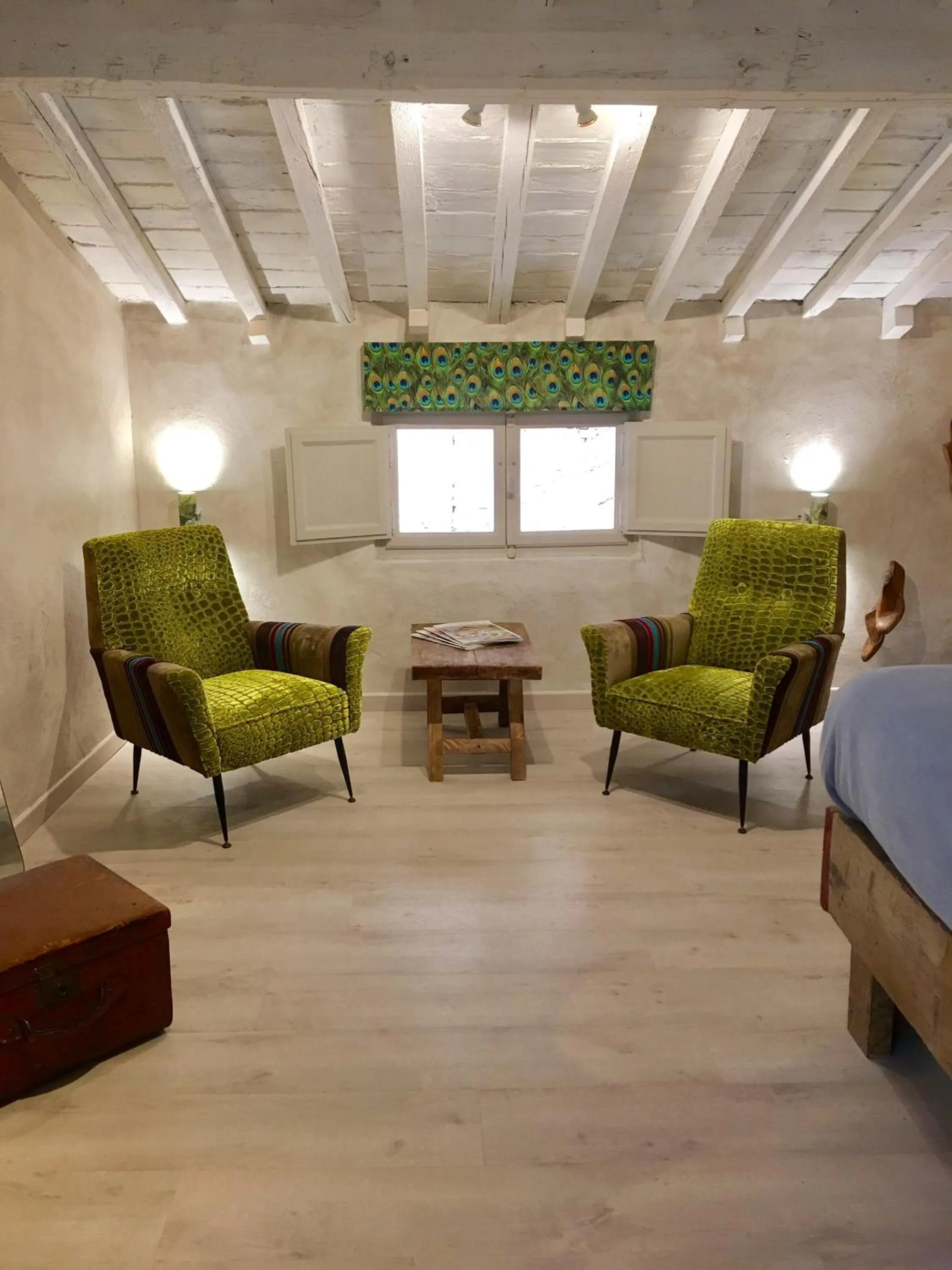 Seating area in Il Pozzo di Santa Zita