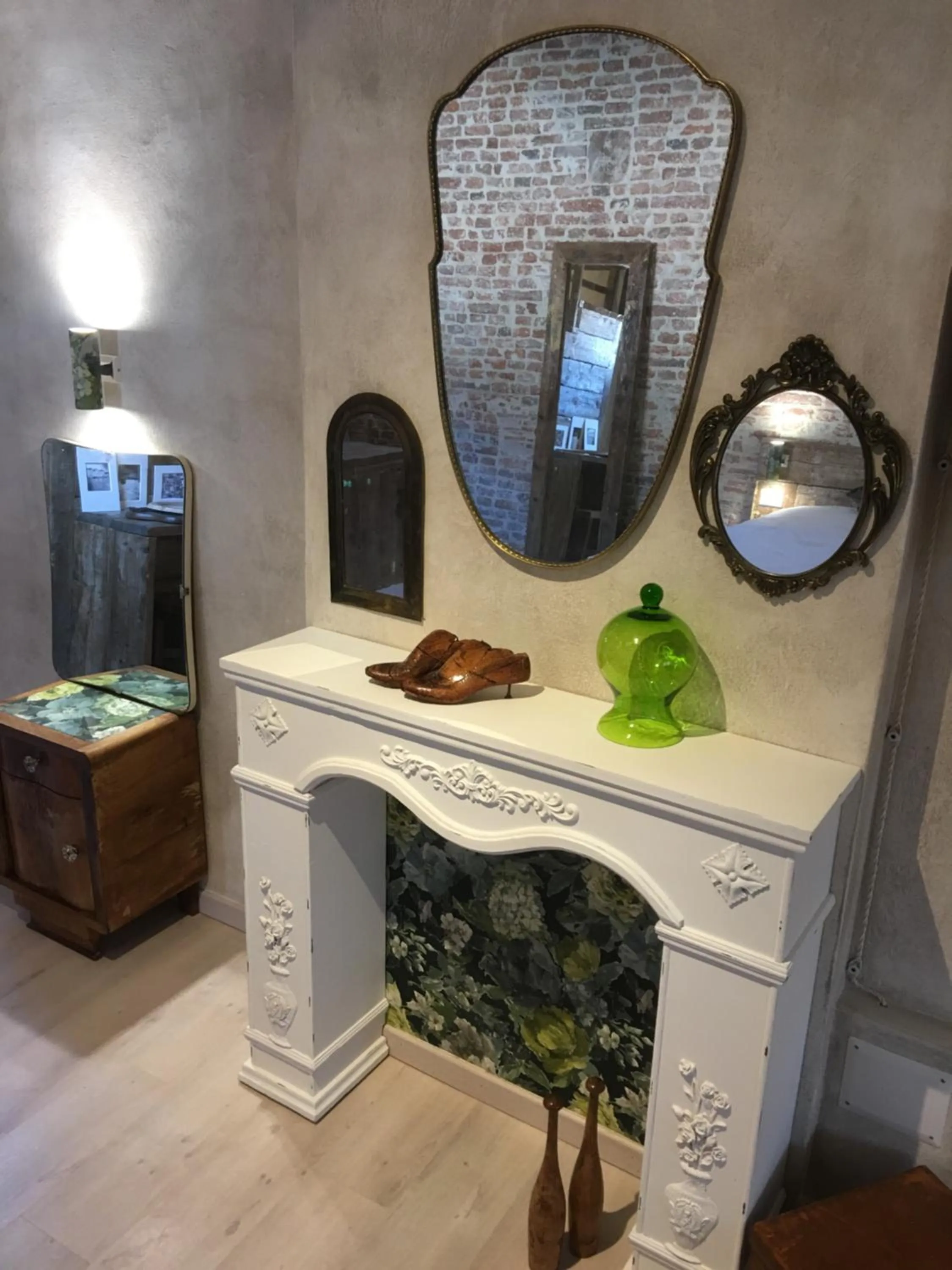 Decorative detail in Il Pozzo di Santa Zita