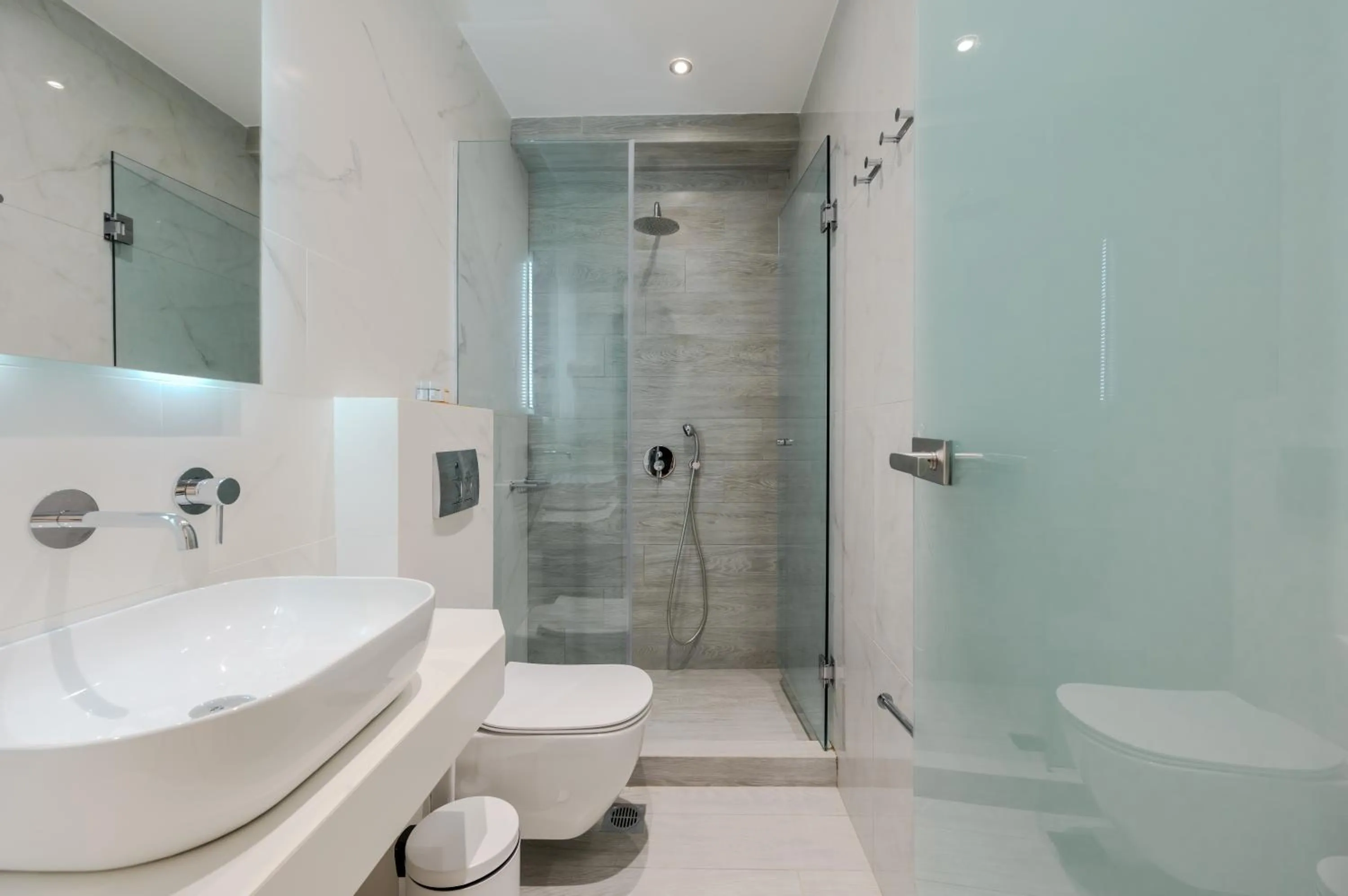 Shower in Metsikas Residence