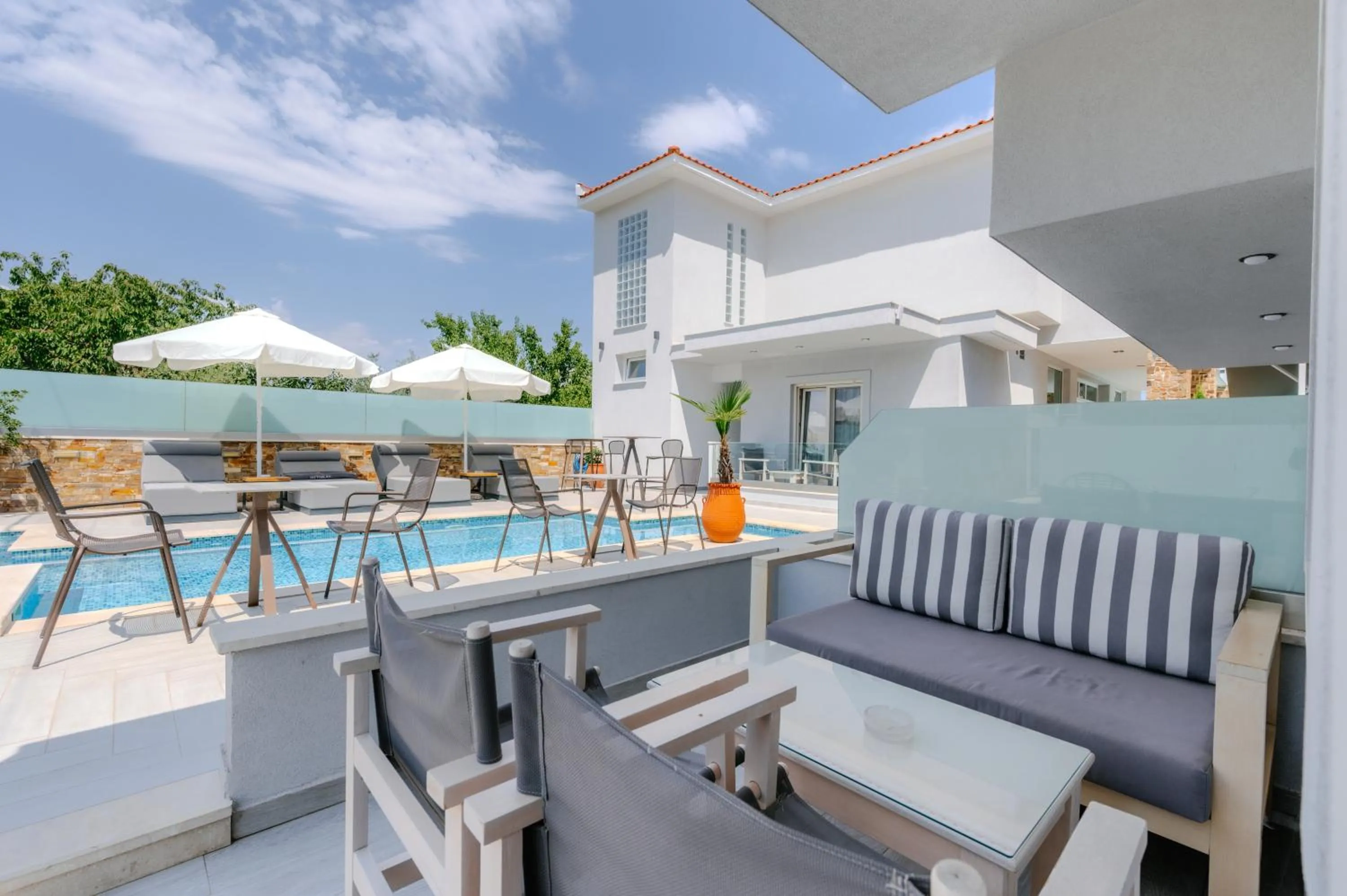 Property building in Metsikas Residence