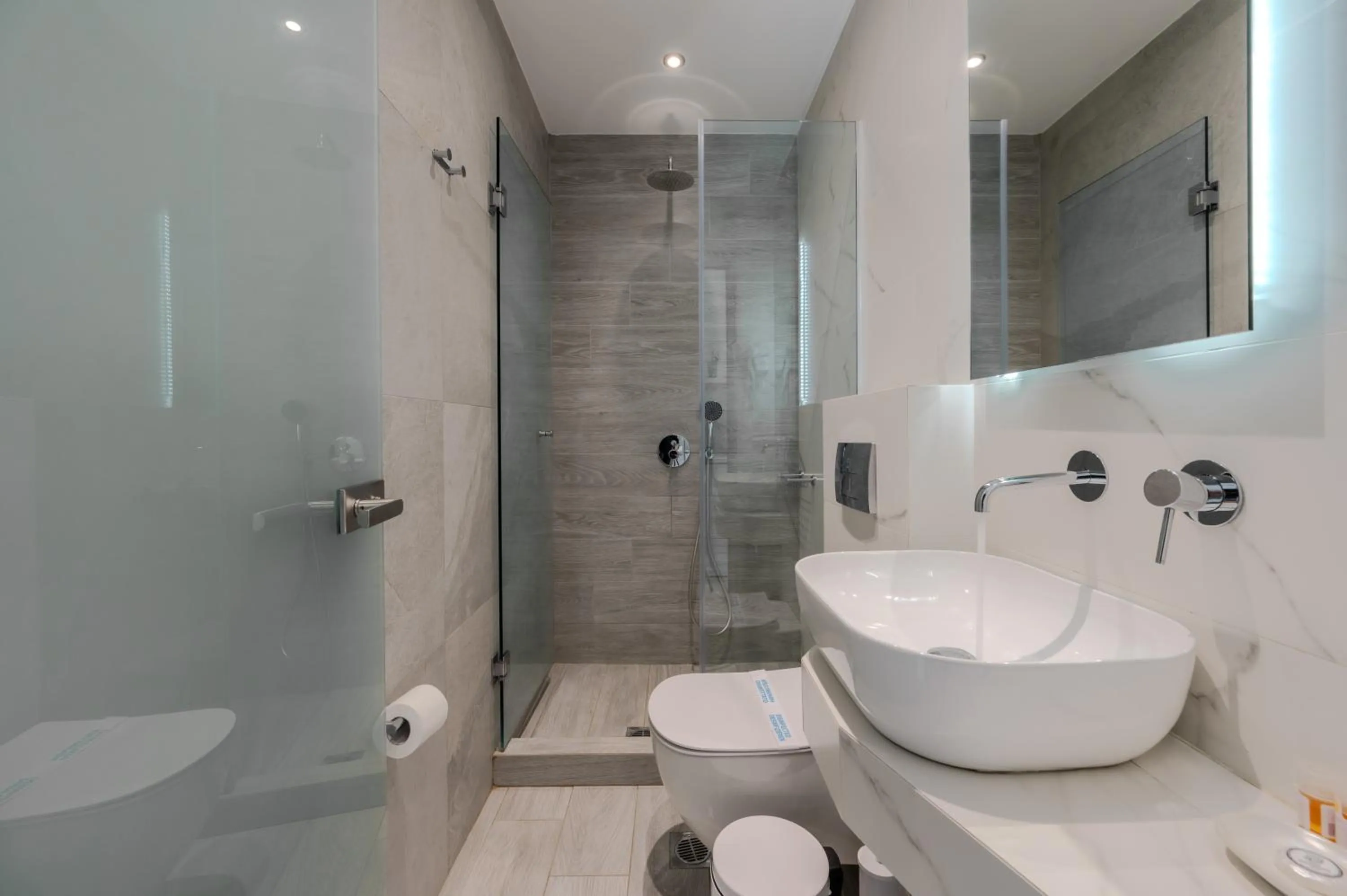 Shower in Metsikas Residence