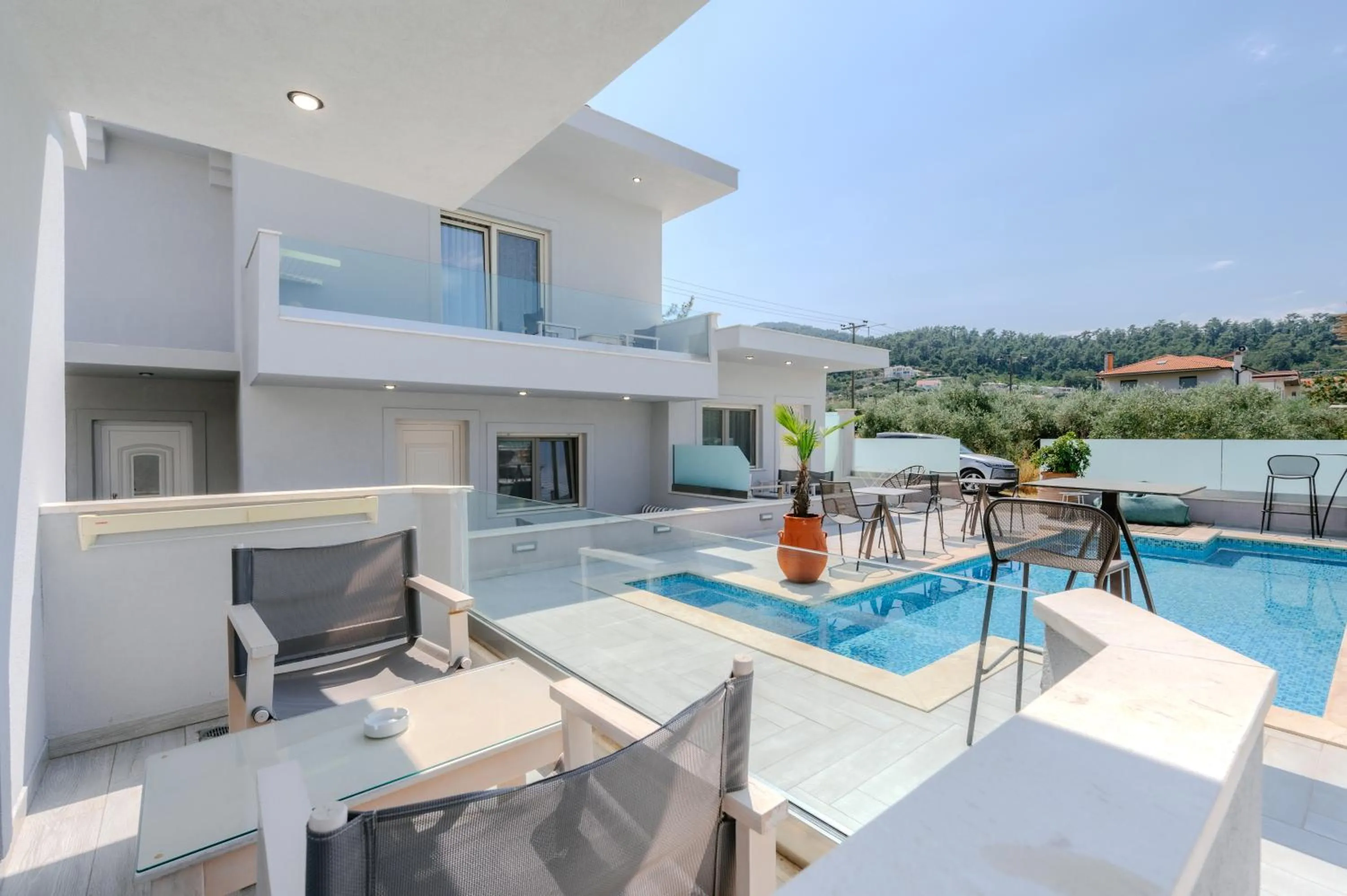 Property building in Metsikas Residence