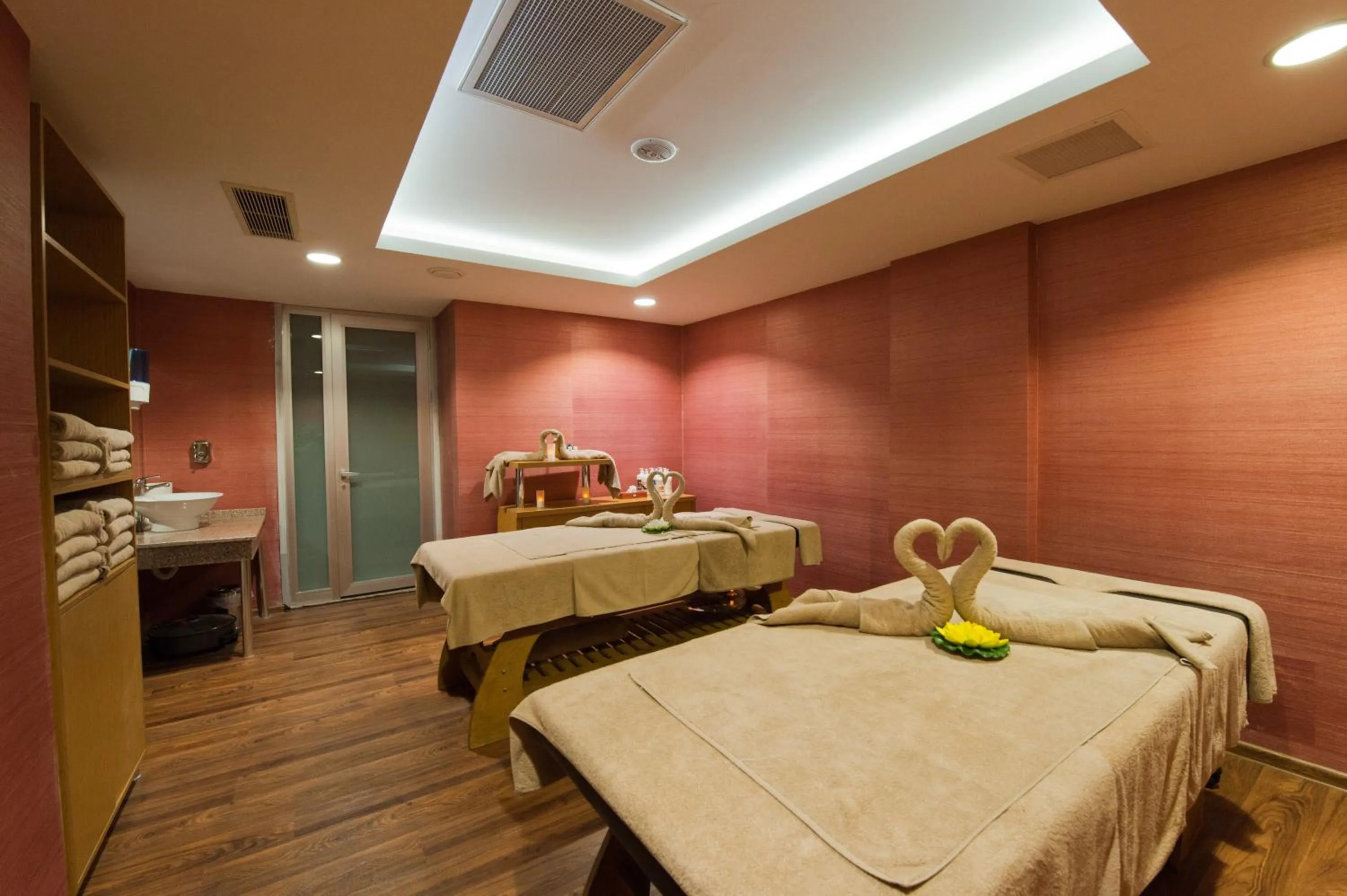 Massage, Bed in Elegance Resort Hotel & SPA Wellness-Aqua