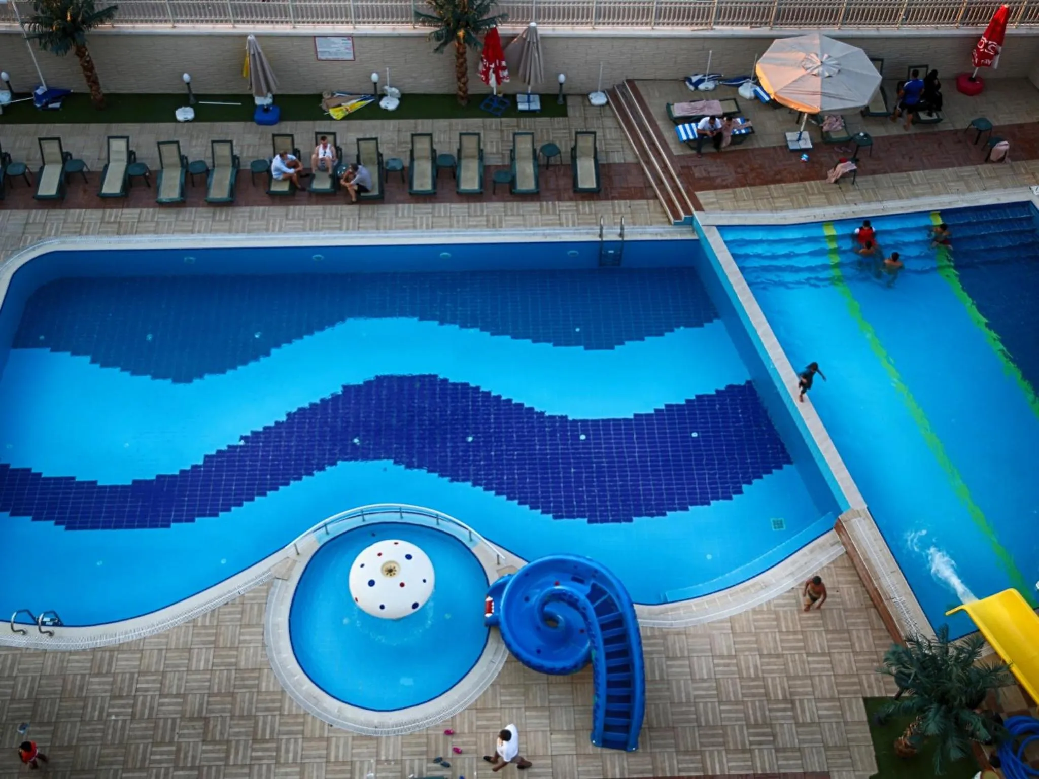 Swimming pool in Elegance Resort Hotel & SPA Wellness-Aqua