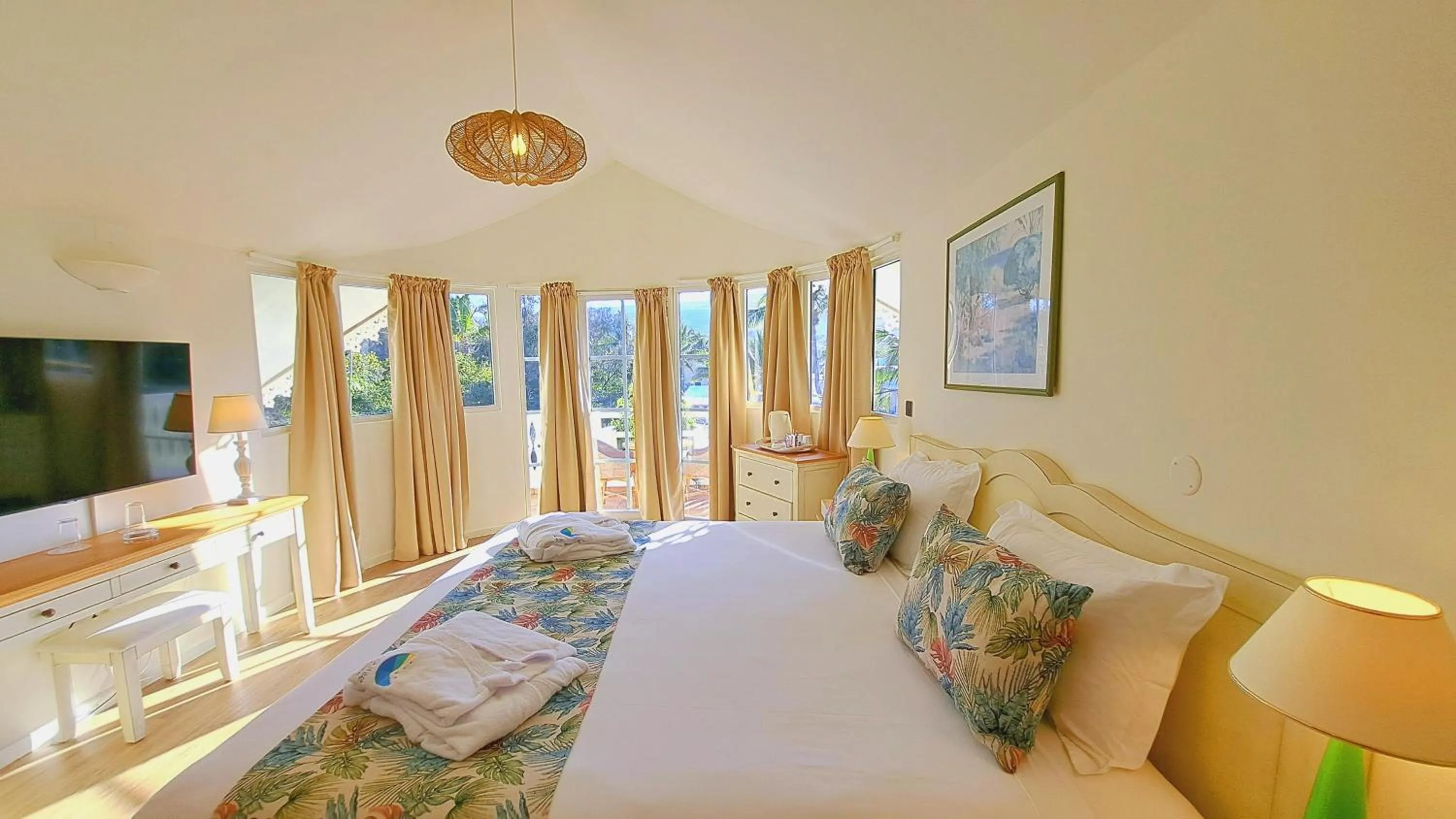 Photo of the whole room, Bed in Le Nautile Beachfront