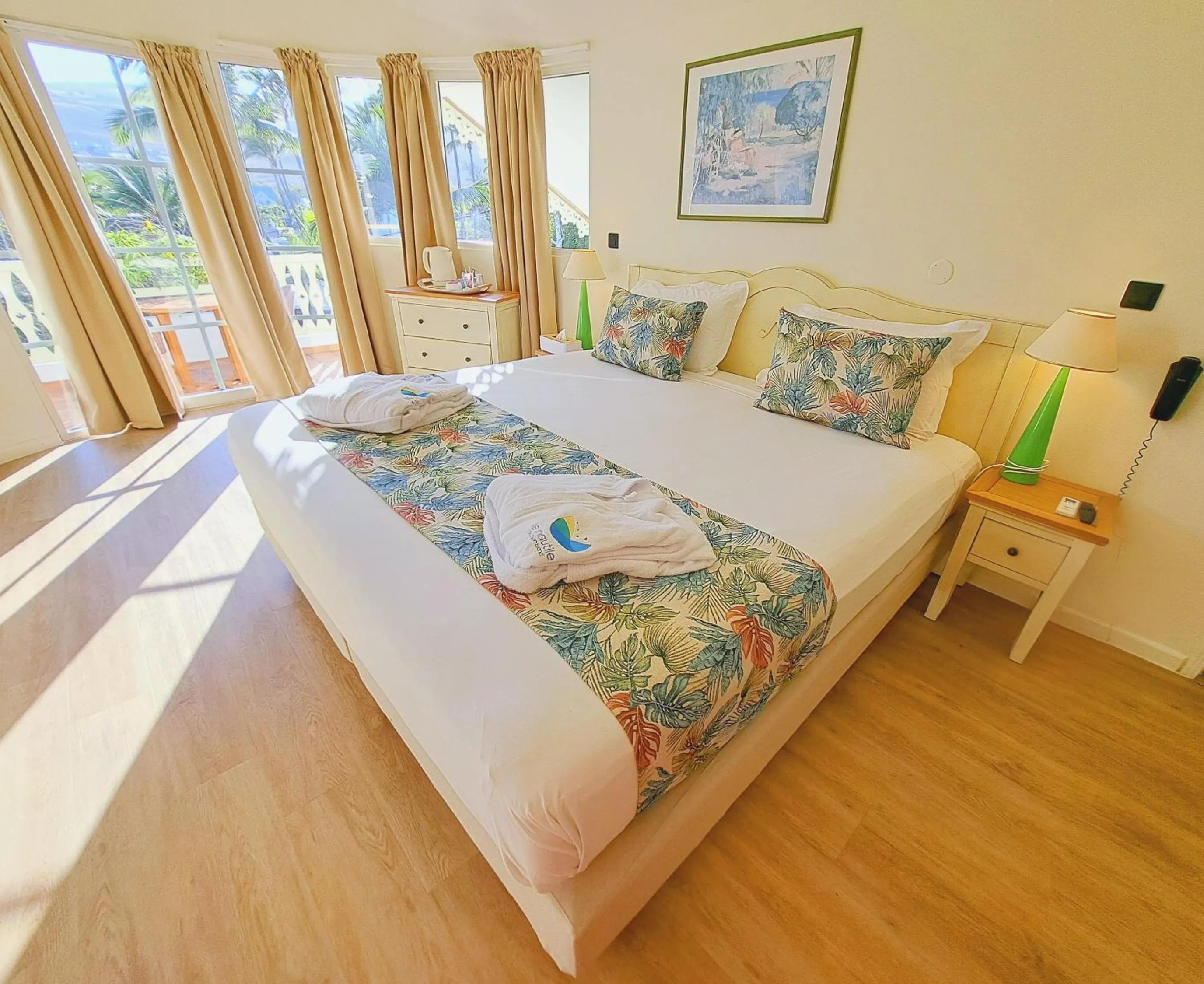 Photo of the whole room, Bed in Le Nautile Beachfront