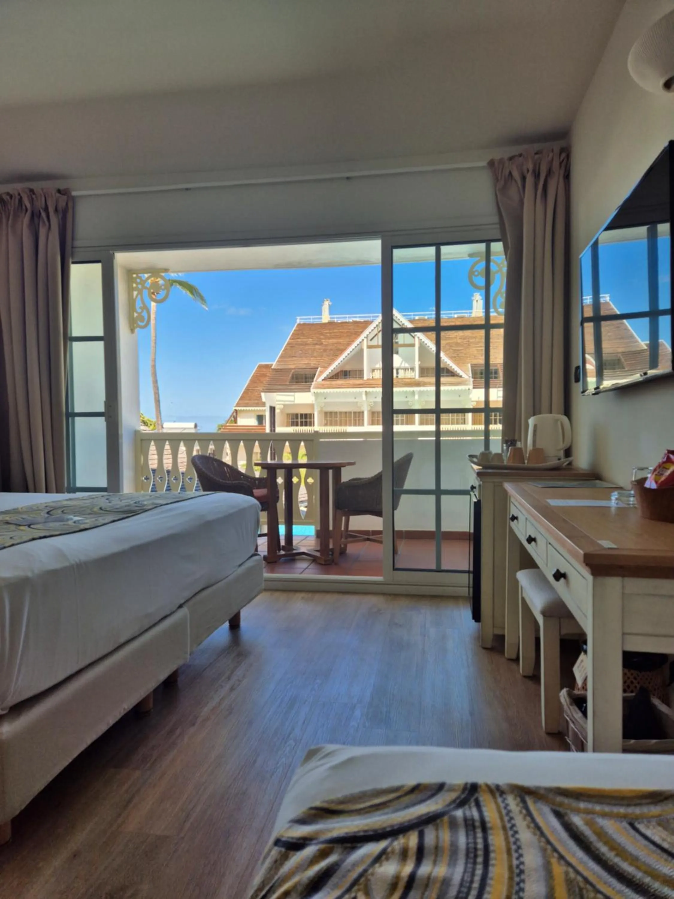 View (from property/room), Bed in Le Nautile Beachfront