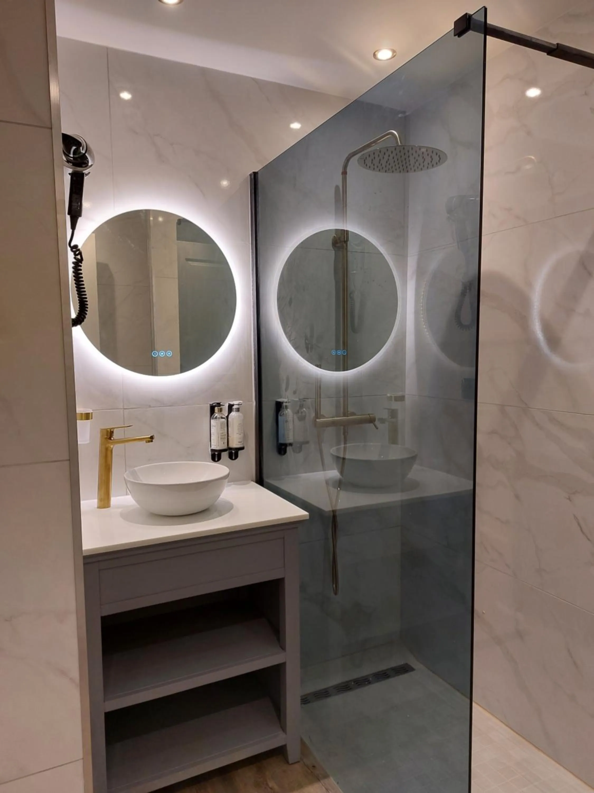 Bathroom in Le Nautile Beachfront