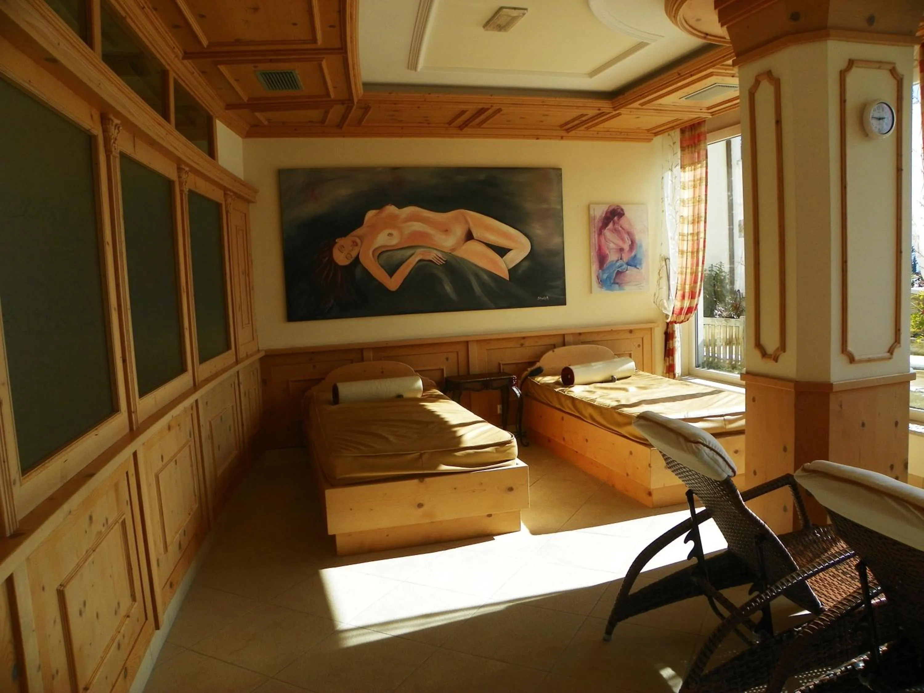 Communal lounge/ TV room in Hotel Finkennest - Panoramic Garden Resort