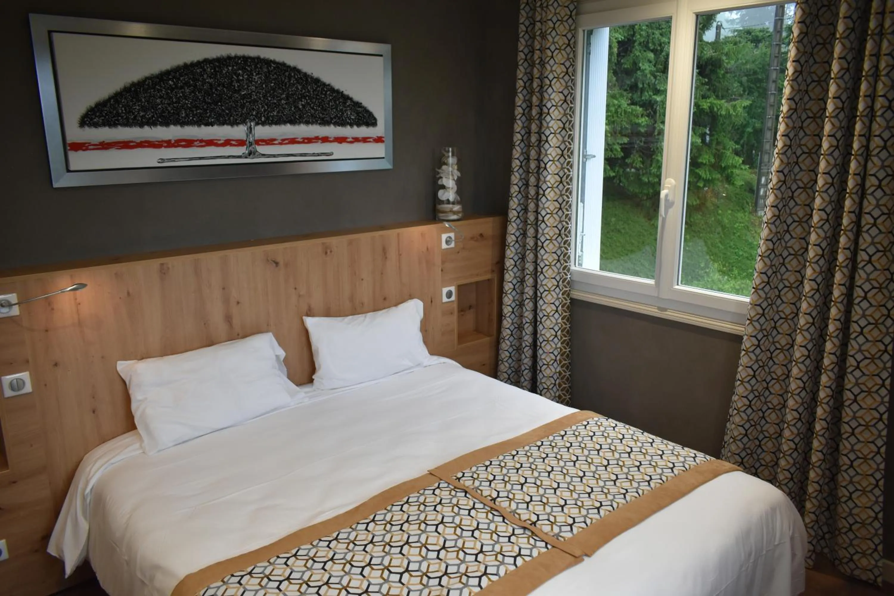 Bed in Logis Hôtel Beau Site