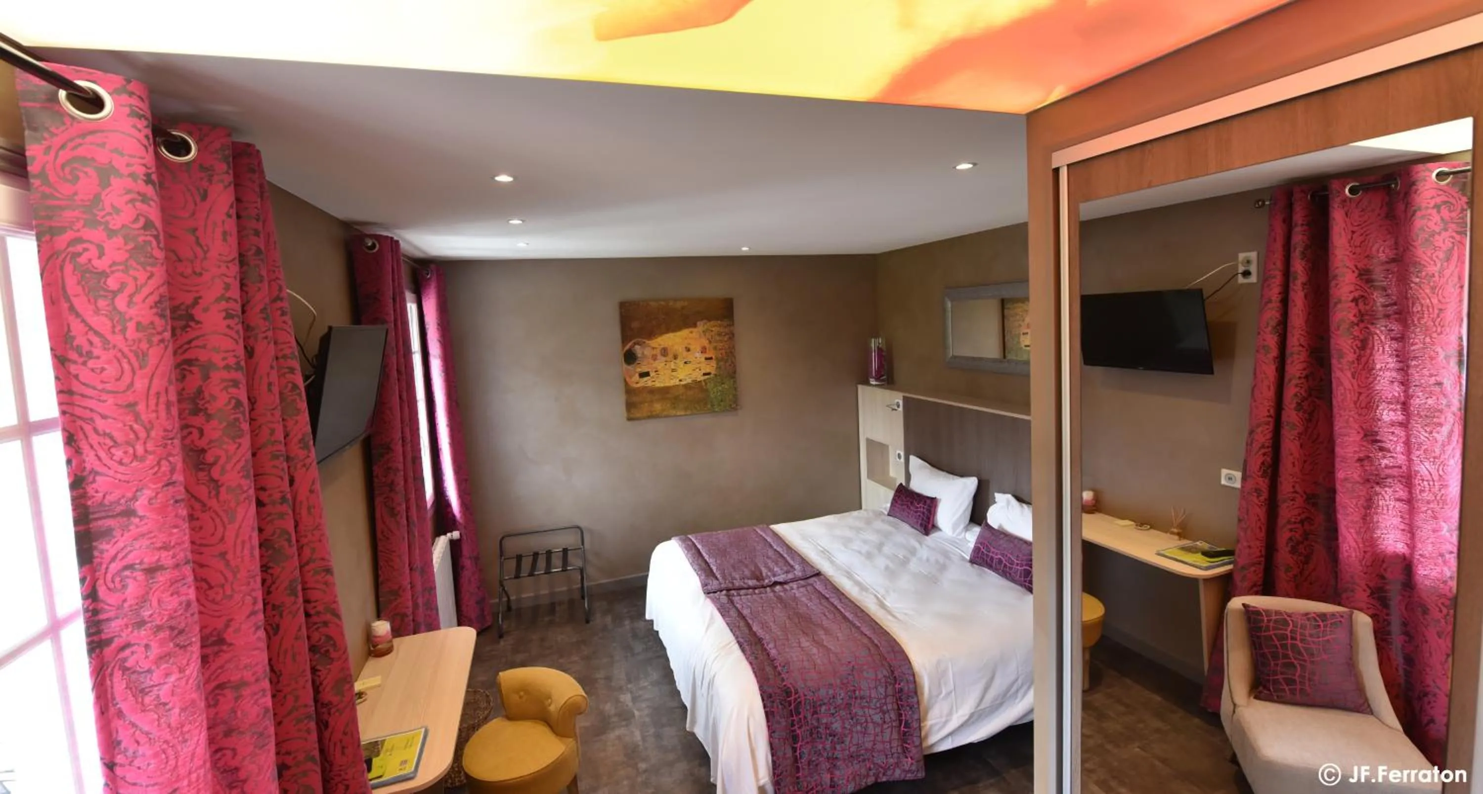 Bed in Logis Hôtel Beau Site