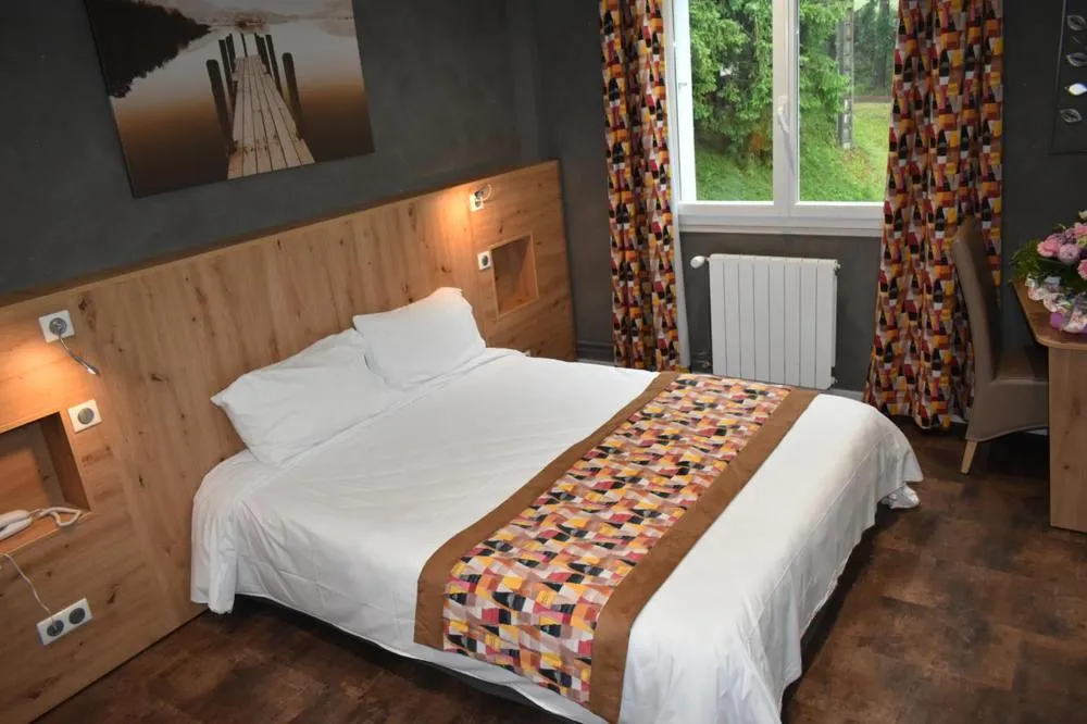 Bed in Logis Hôtel Beau Site