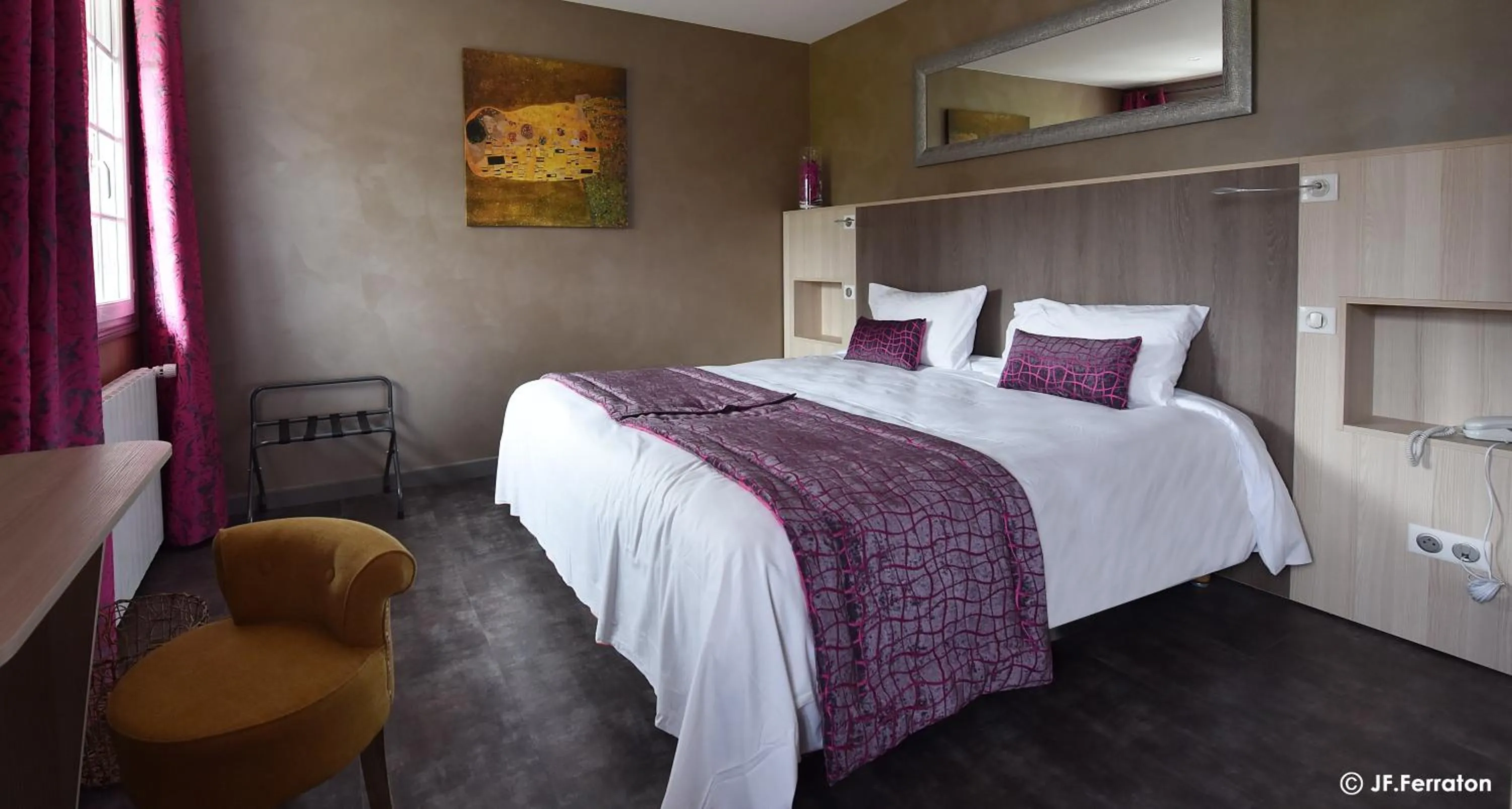 Bed in Logis Hôtel Beau Site