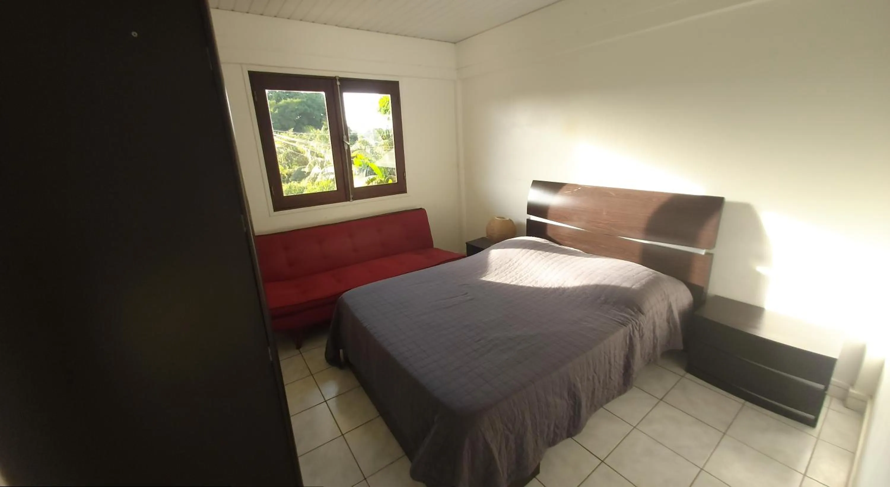 Photo of the whole room, Bed in Au Petit Canal Fleuri