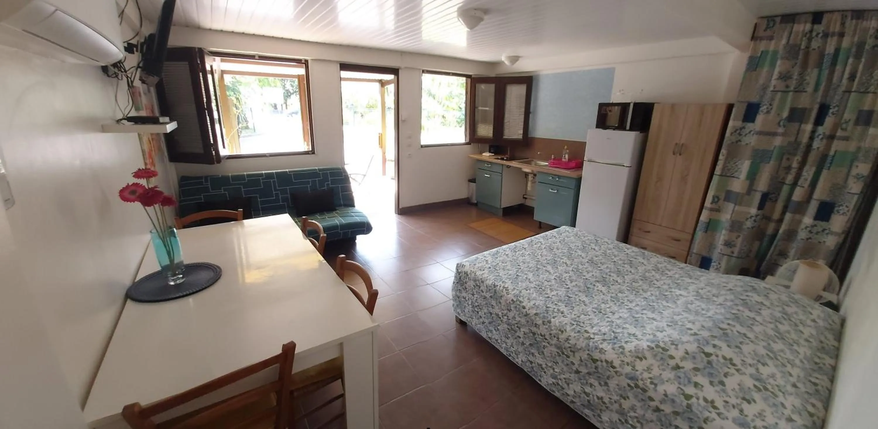 View (from property/room), Bed in Au Petit Canal Fleuri