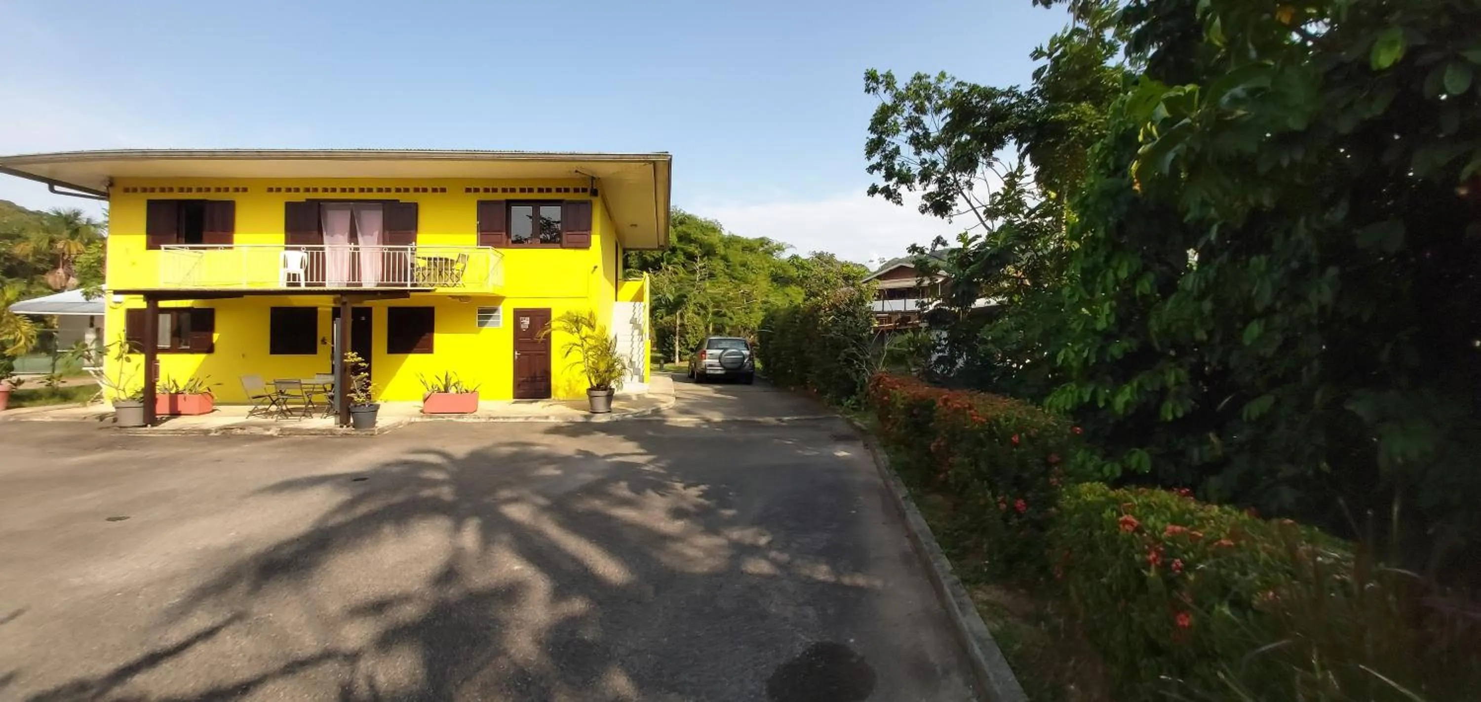 Property building in Au Petit Canal Fleuri