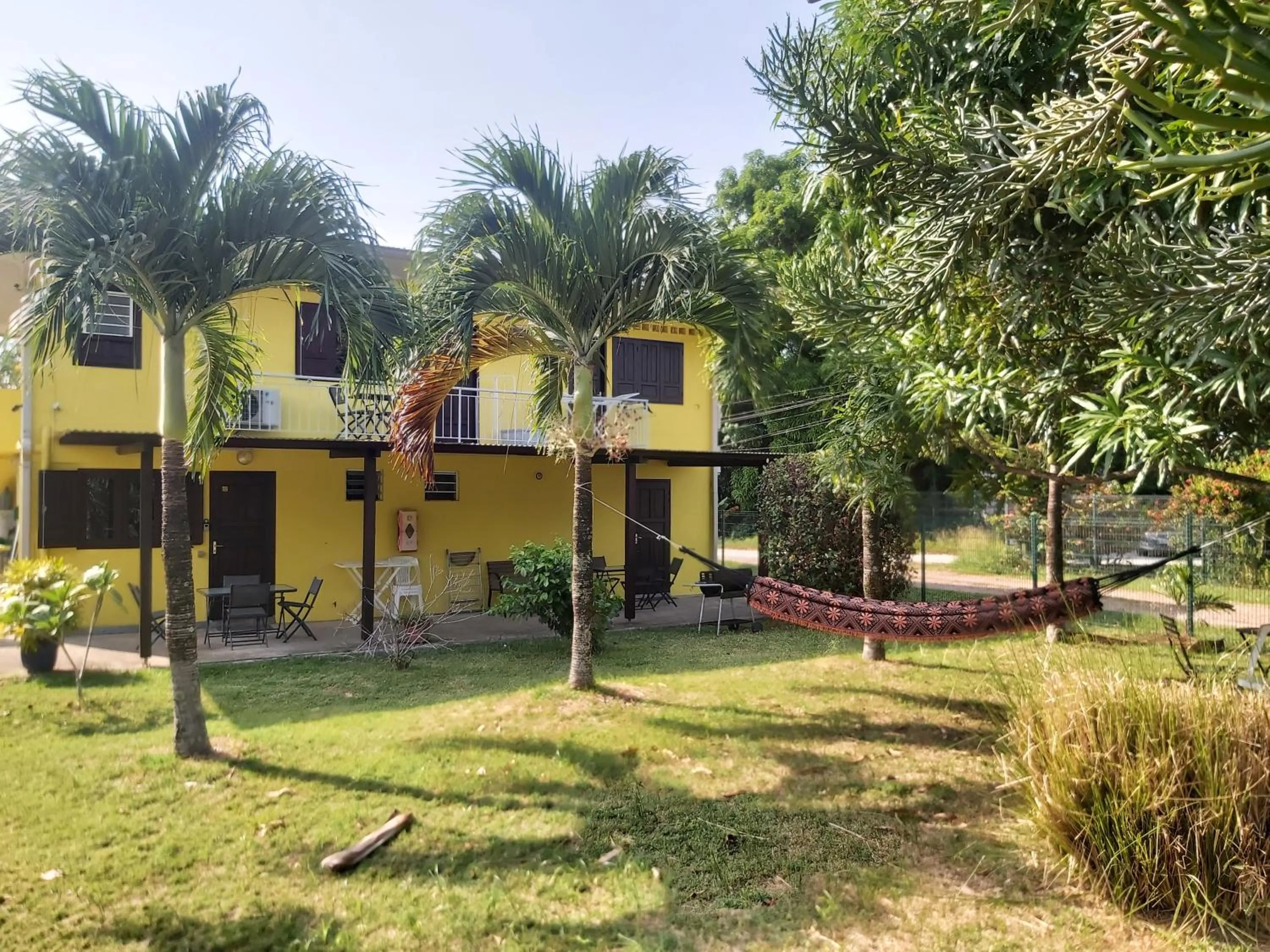 Property building in Au Petit Canal Fleuri